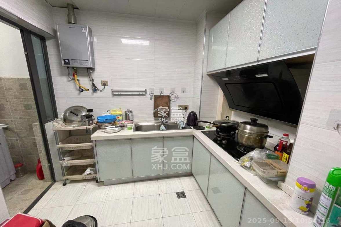 兴威帕克水岸 3室2厅2卫 2300.0元/月 兴威帕克水岸 3室2厅2卫 2300.0元/月室内图