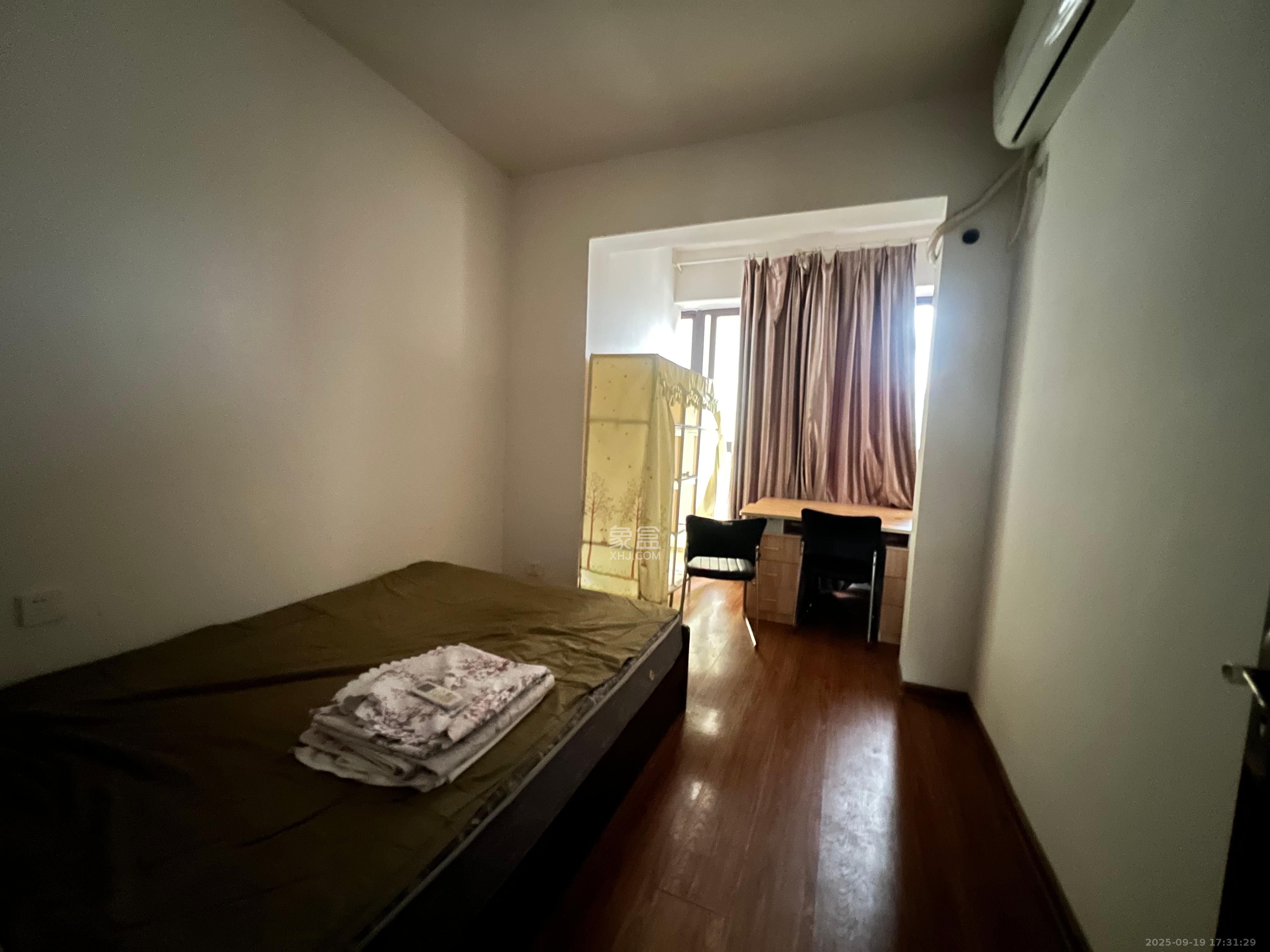 滨江一号(丰泰花园) 3室2厅2卫 2400.0元/月 滨江一号(丰泰花园) 3室2厅2卫 2400.0元/月室内图