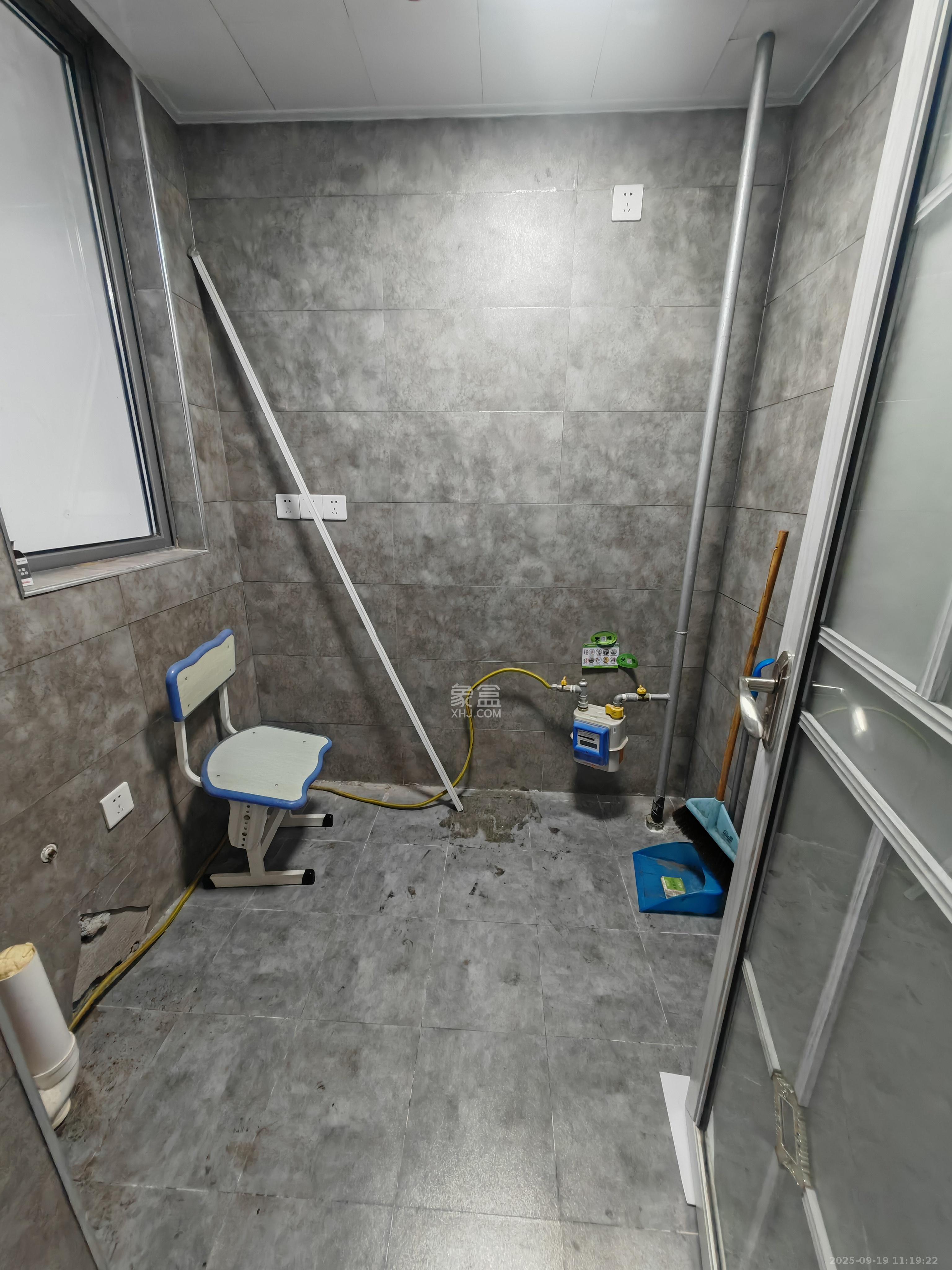 长房八方里（长房公园里）   66.0㎡      2000.0元/月室内图