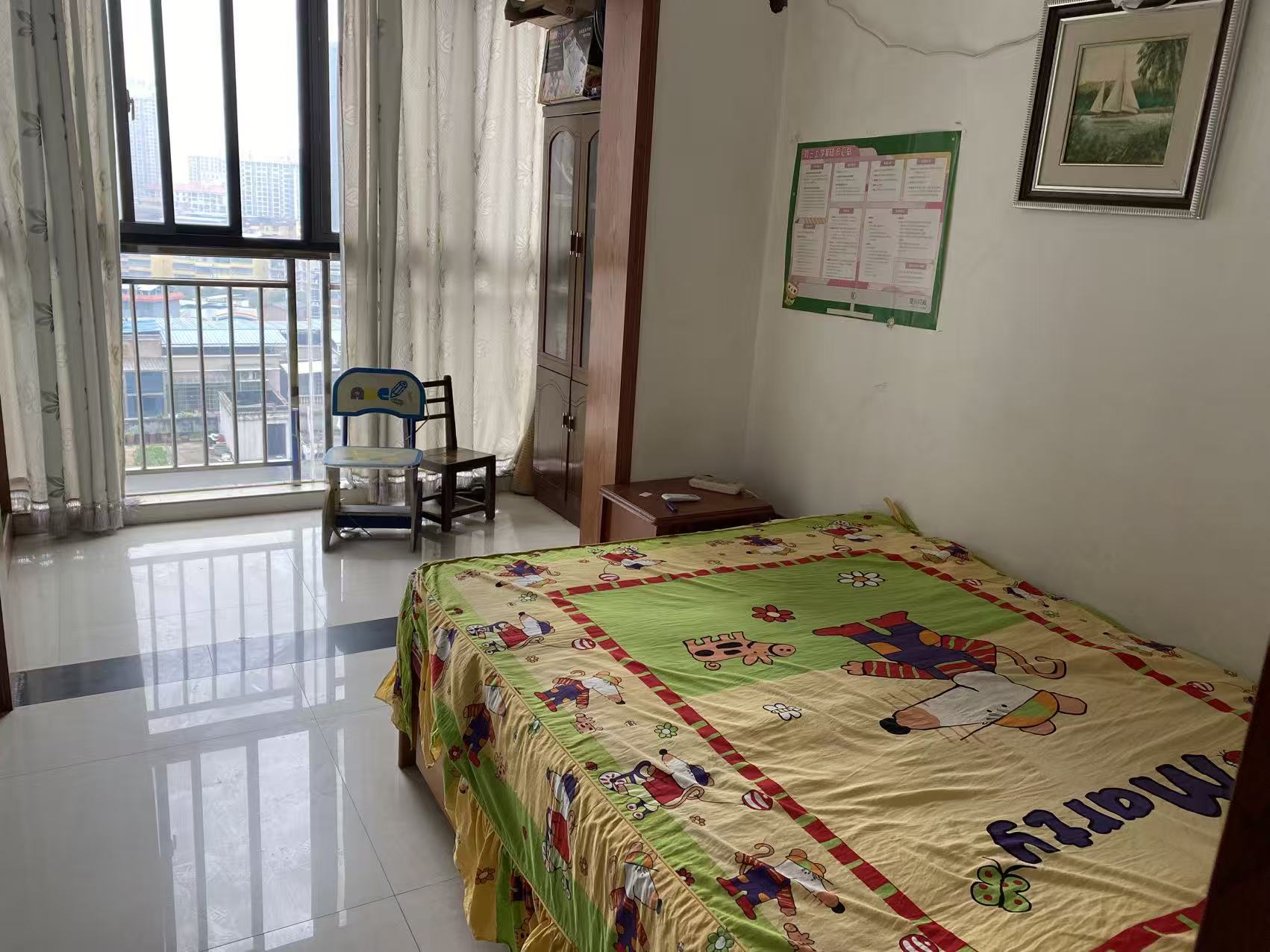 香格里拉 3室2厅1卫 1500.0元/月 香格里拉 3室2厅1卫 1500.0元/月室内图