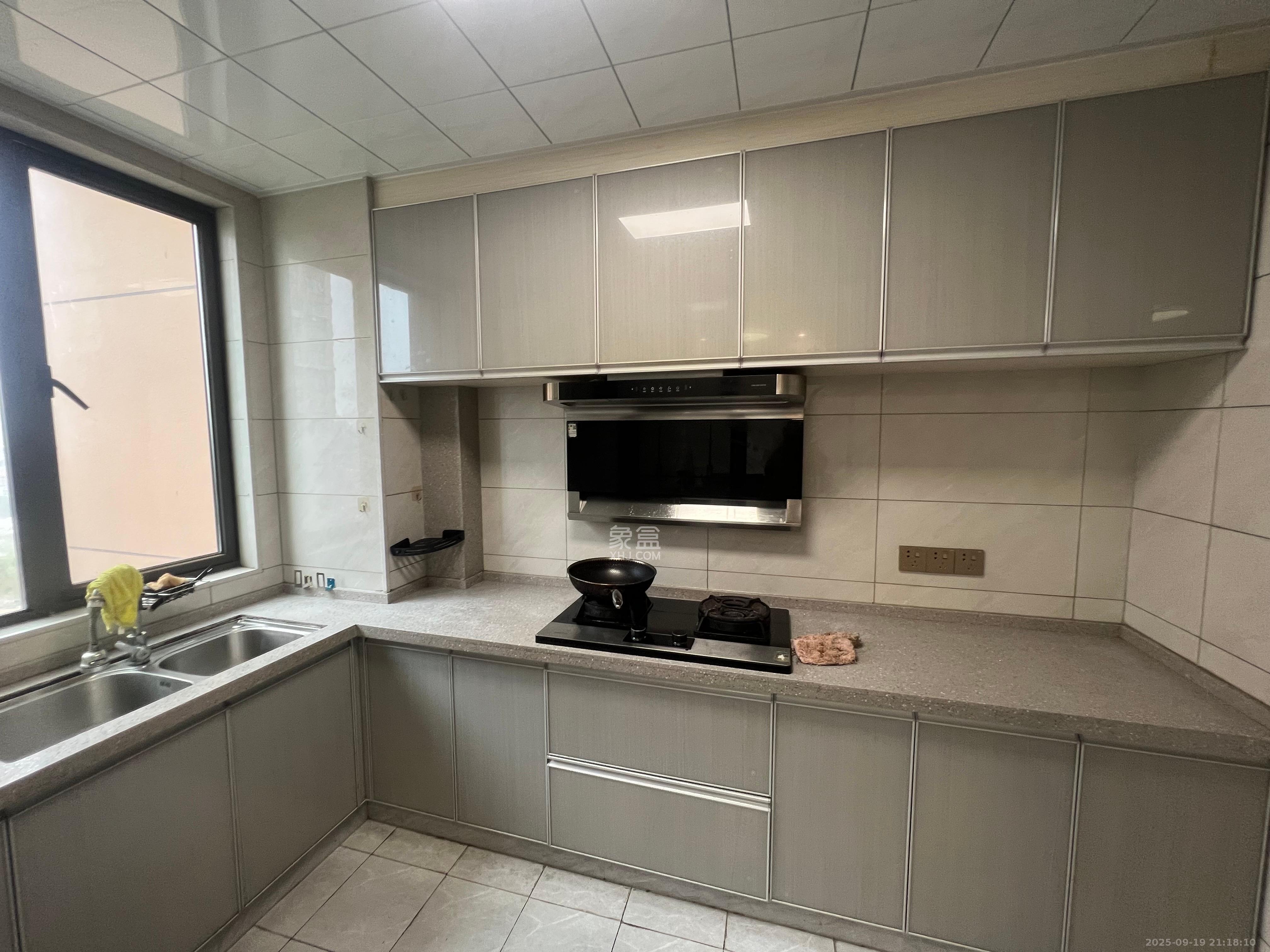 东合新苑  4室2厅2卫    4000.0元/月 东合新苑  4室2厅2卫    4000.0元/月室内图