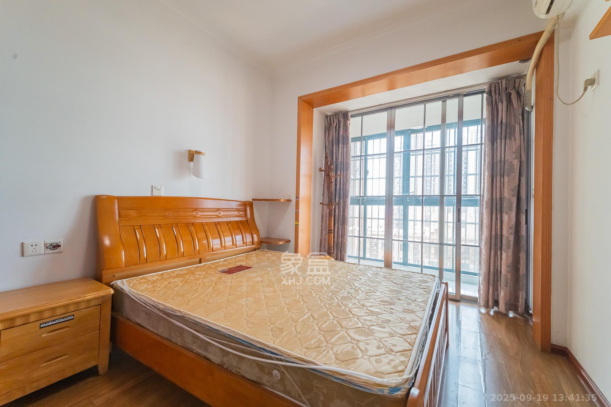 筑梦佳园  4室2厅2卫    79.8万卧室