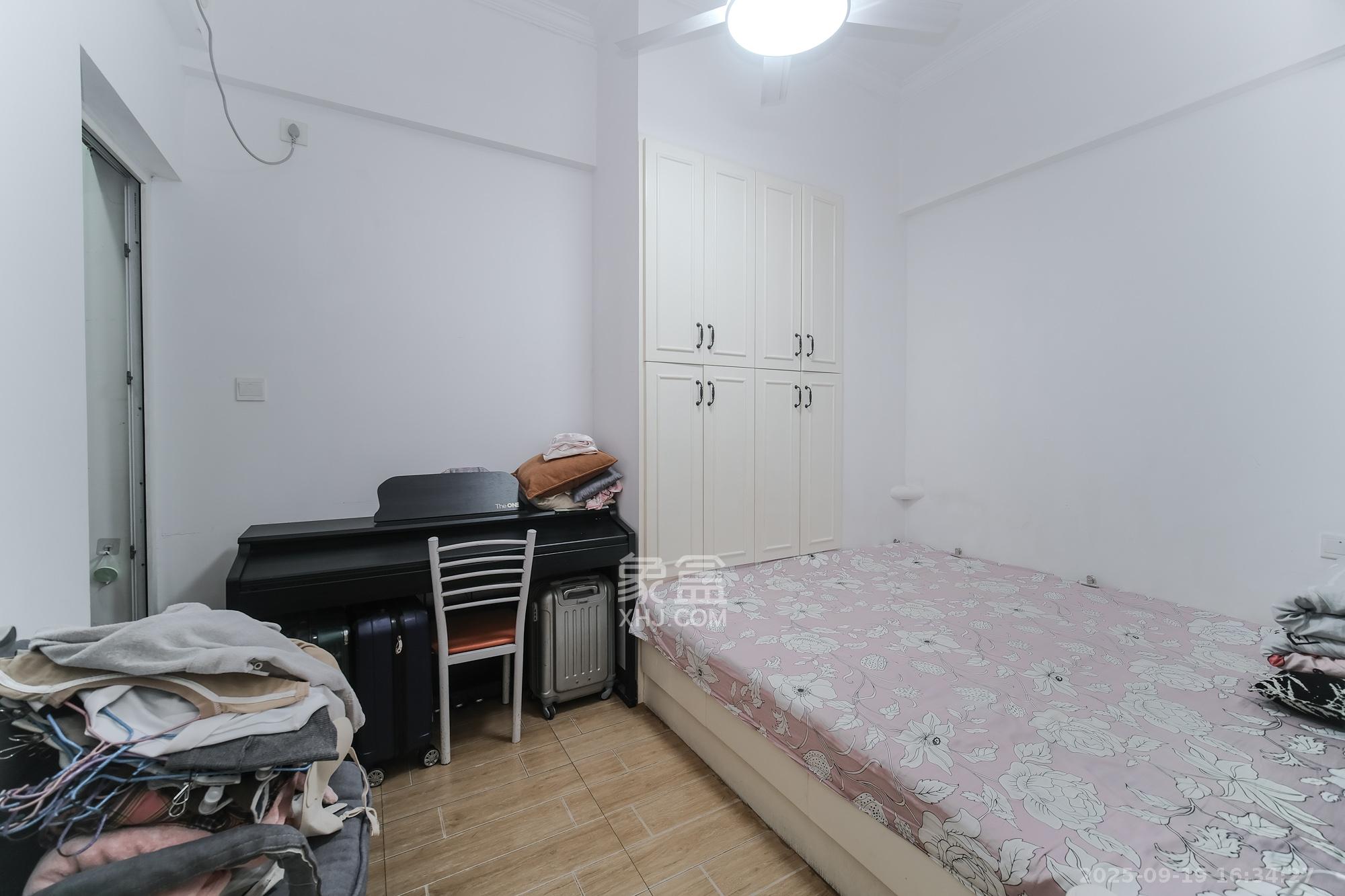 红树湾  3室2厅1卫    55.0万卧室