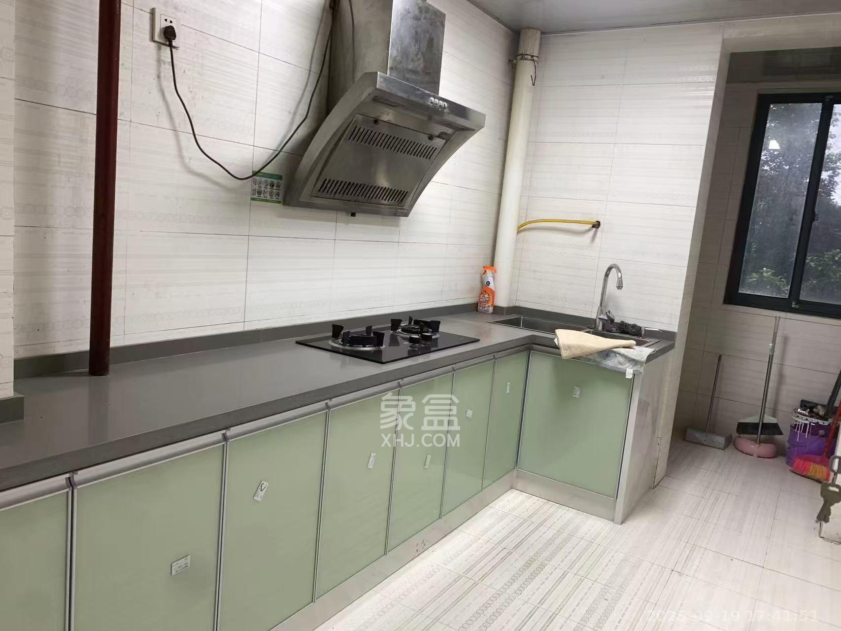 山水嘉园 4室2厅1卫 2000.0元/月 山水嘉园 4室2厅1卫 2000.0元/月室内图