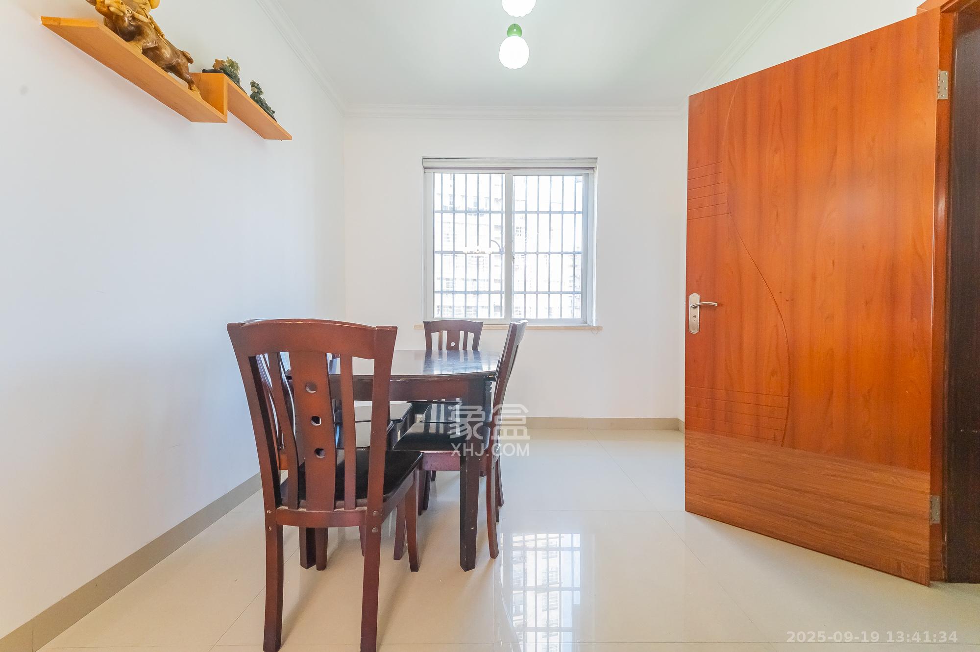 筑梦佳园  4室2厅2卫    79.8万客厅