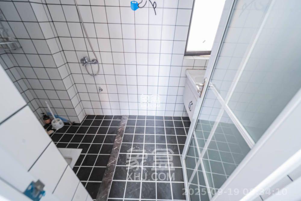 绿地之窗  3室2厅1卫   2000.00元/月室内图