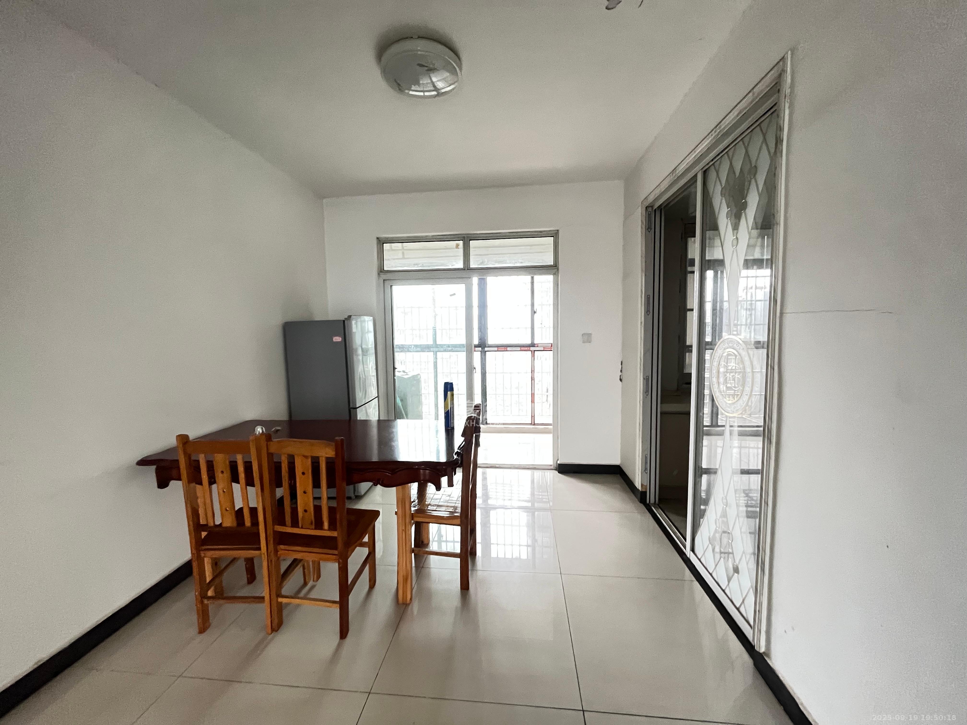 中悦领秀金都 3室2厅2卫 1600.0元/月 中悦领秀金都 3室2厅2卫 1600.0元/月室内图