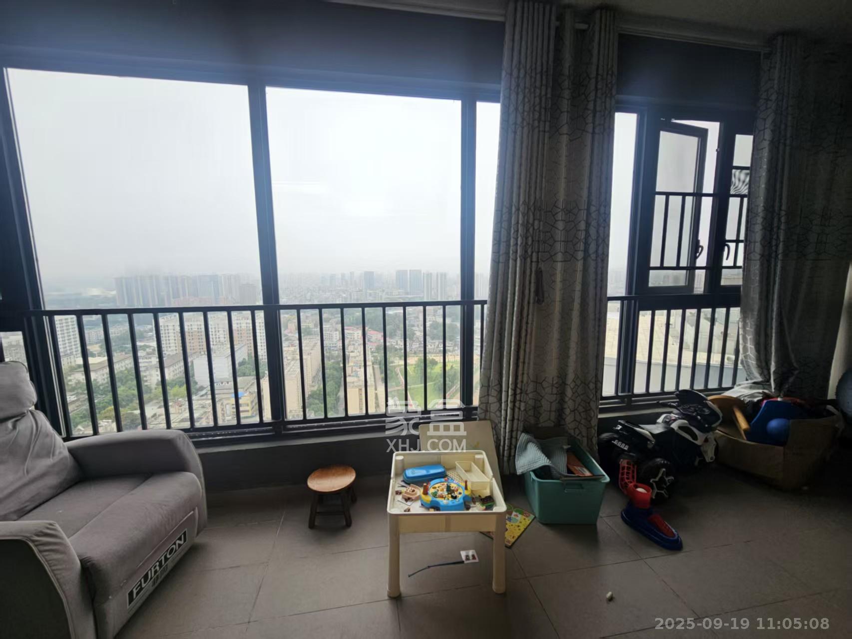 旭辉都会山  4室2厅3卫    10000.0元/月室内图