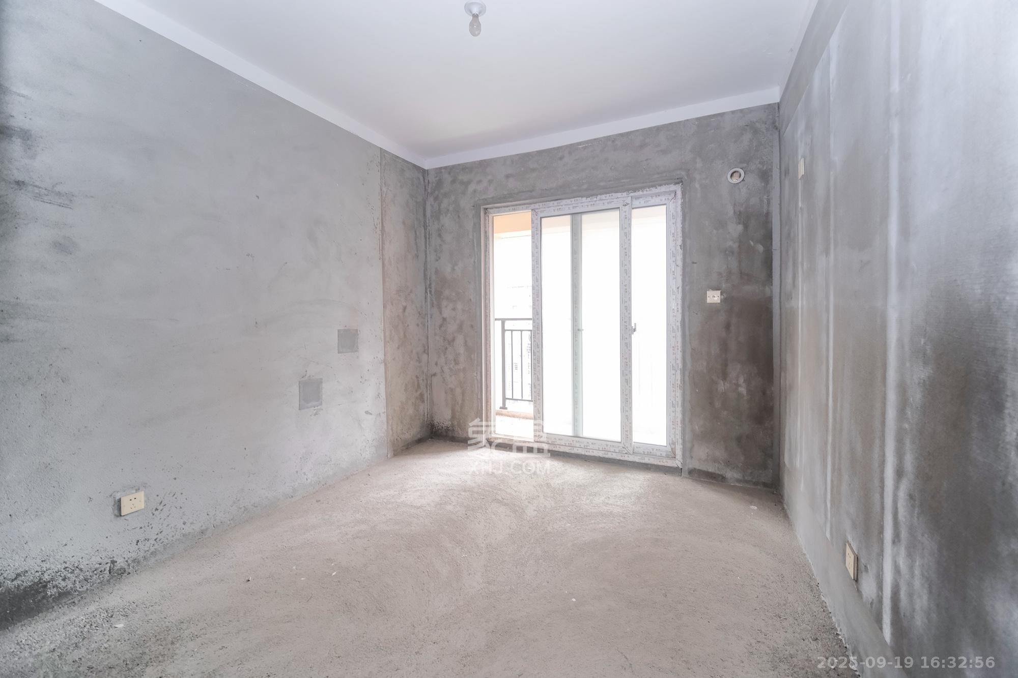 山水湾  1室0厅0卫    83.0万卧室