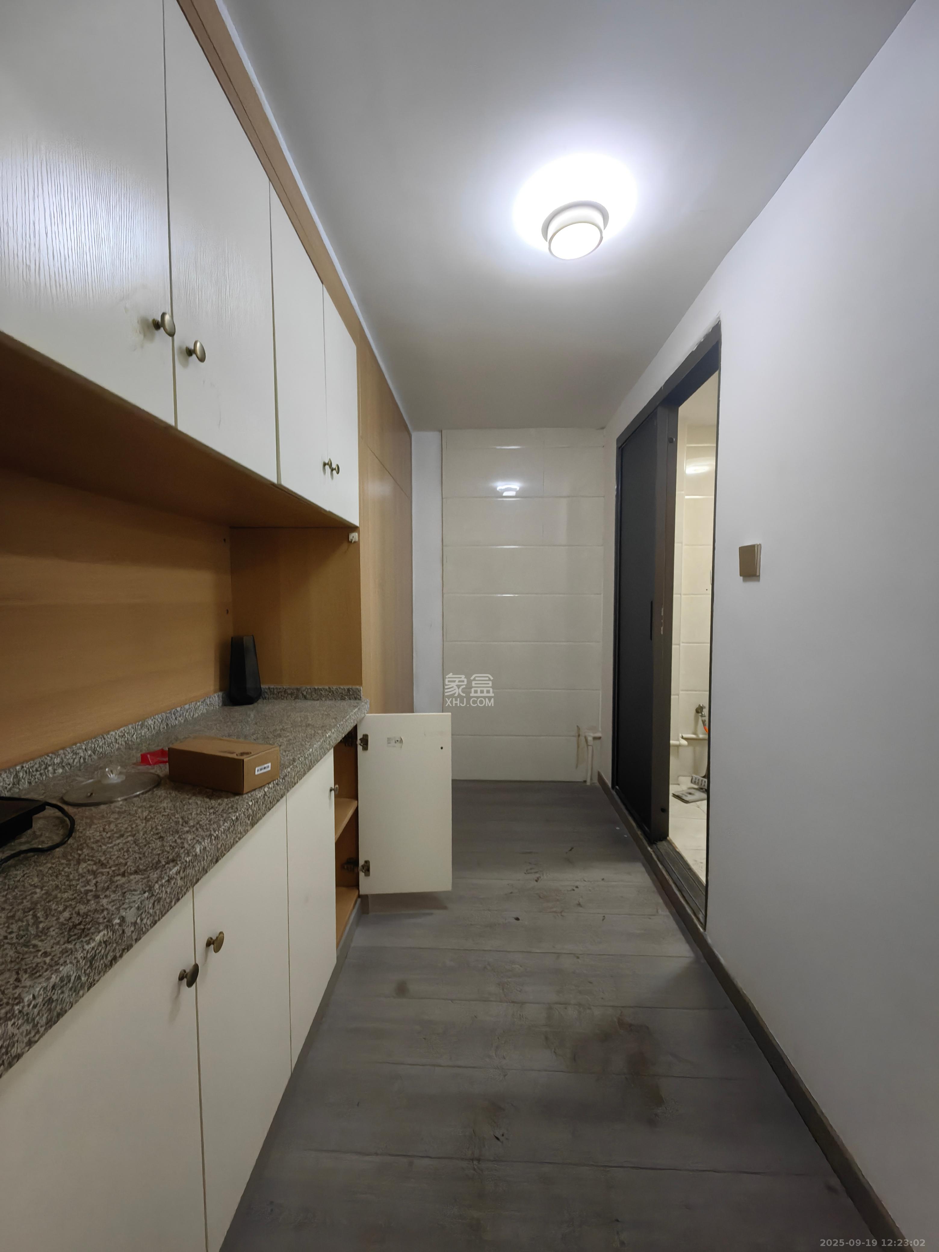 八方小区C区   65.0㎡      8000.0元/月室内图