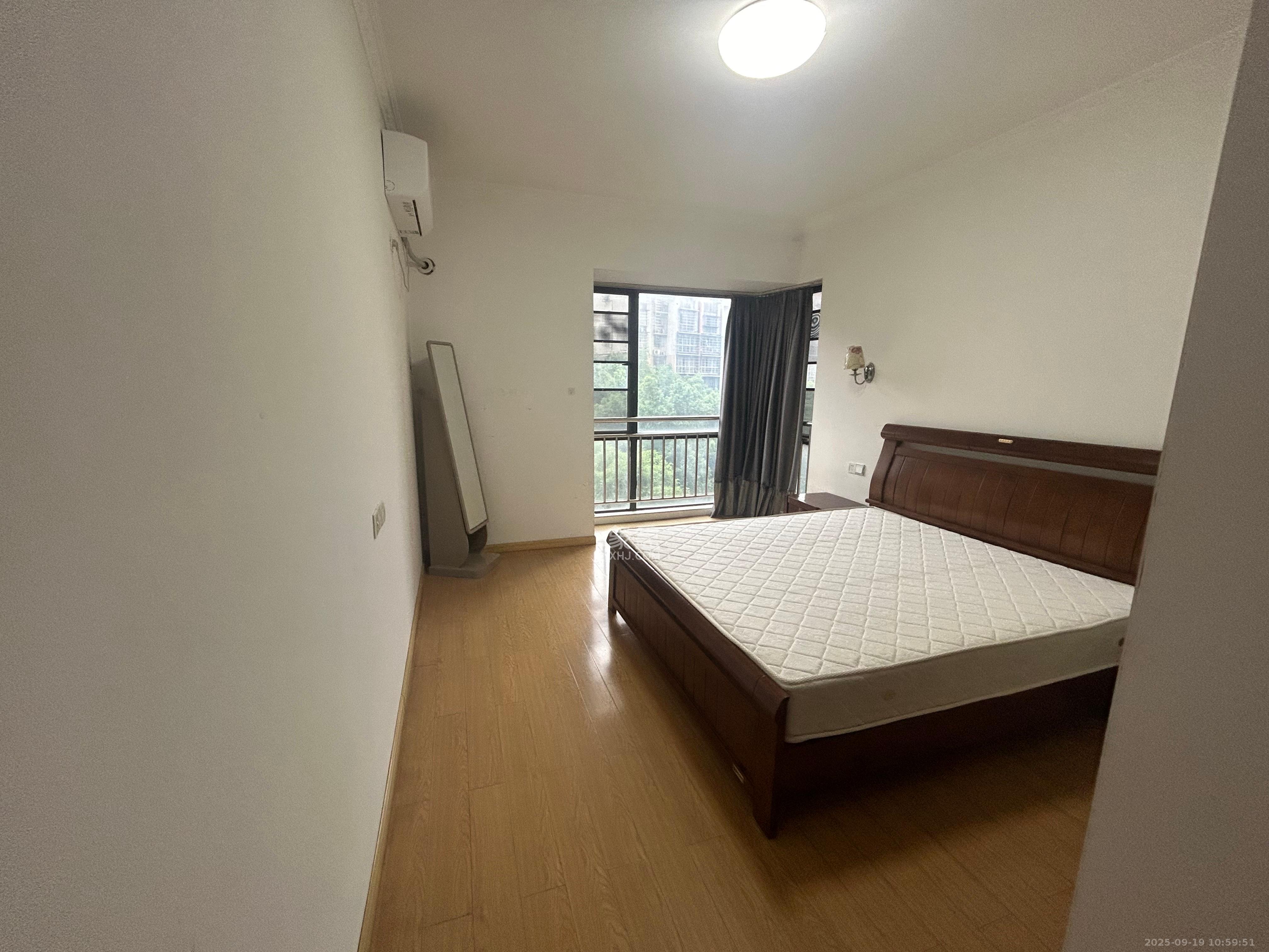 兴威帕克水岸  3室2厅2卫    2400.0元/月室内图