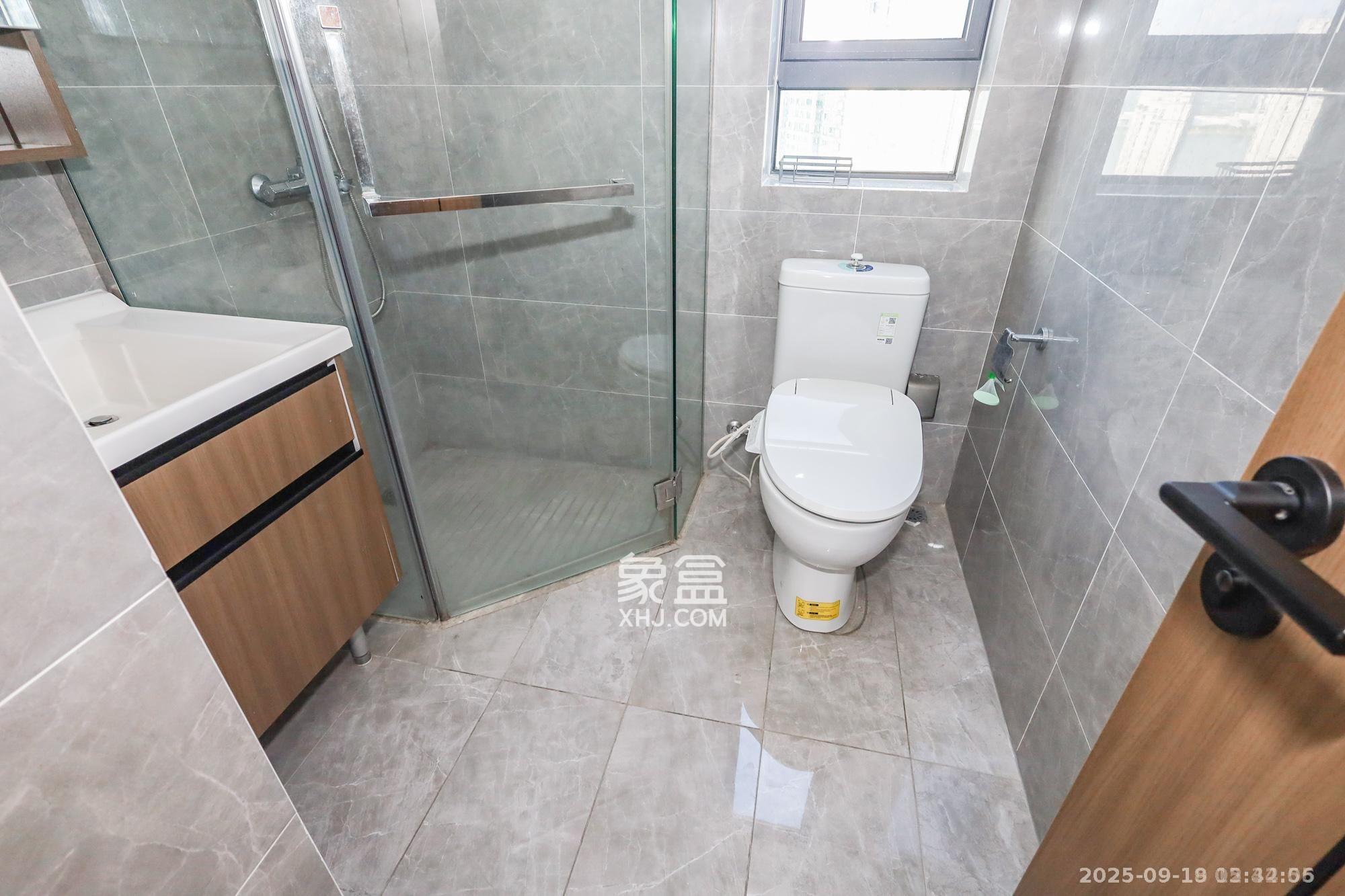 卓越中寰 3室2厅2卫 4600.0元/月 卓越中寰 3室2厅2卫 4600.0元/月室内图