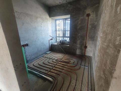 中天鹭鸶湾龙庭二期 4室2厅2卫 62.8万 中天鹭鸶湾龙庭二期 4室2厅2卫 62.8万客厅