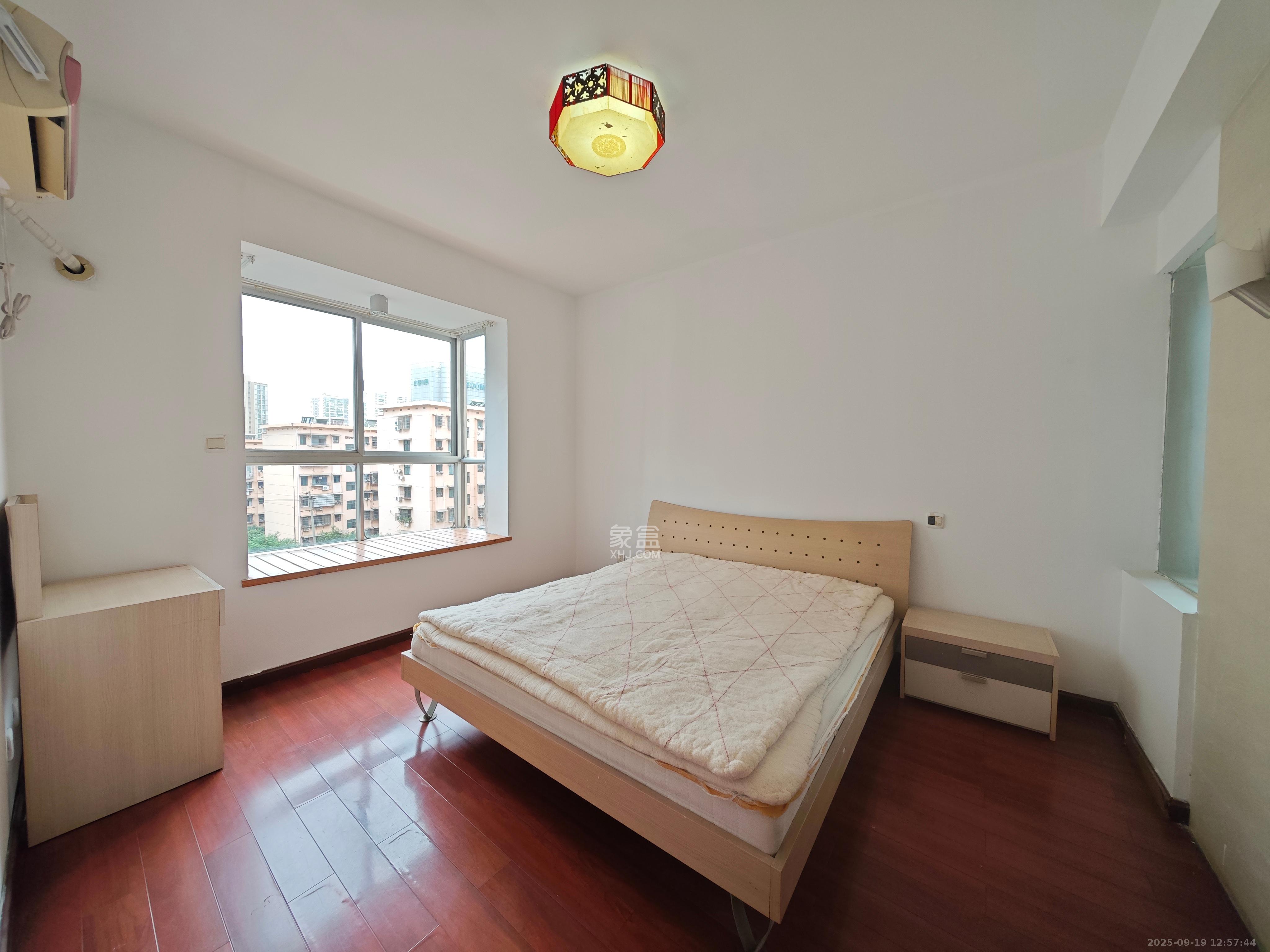 华银园  3室2厅2卫    2500.0元/月室内图