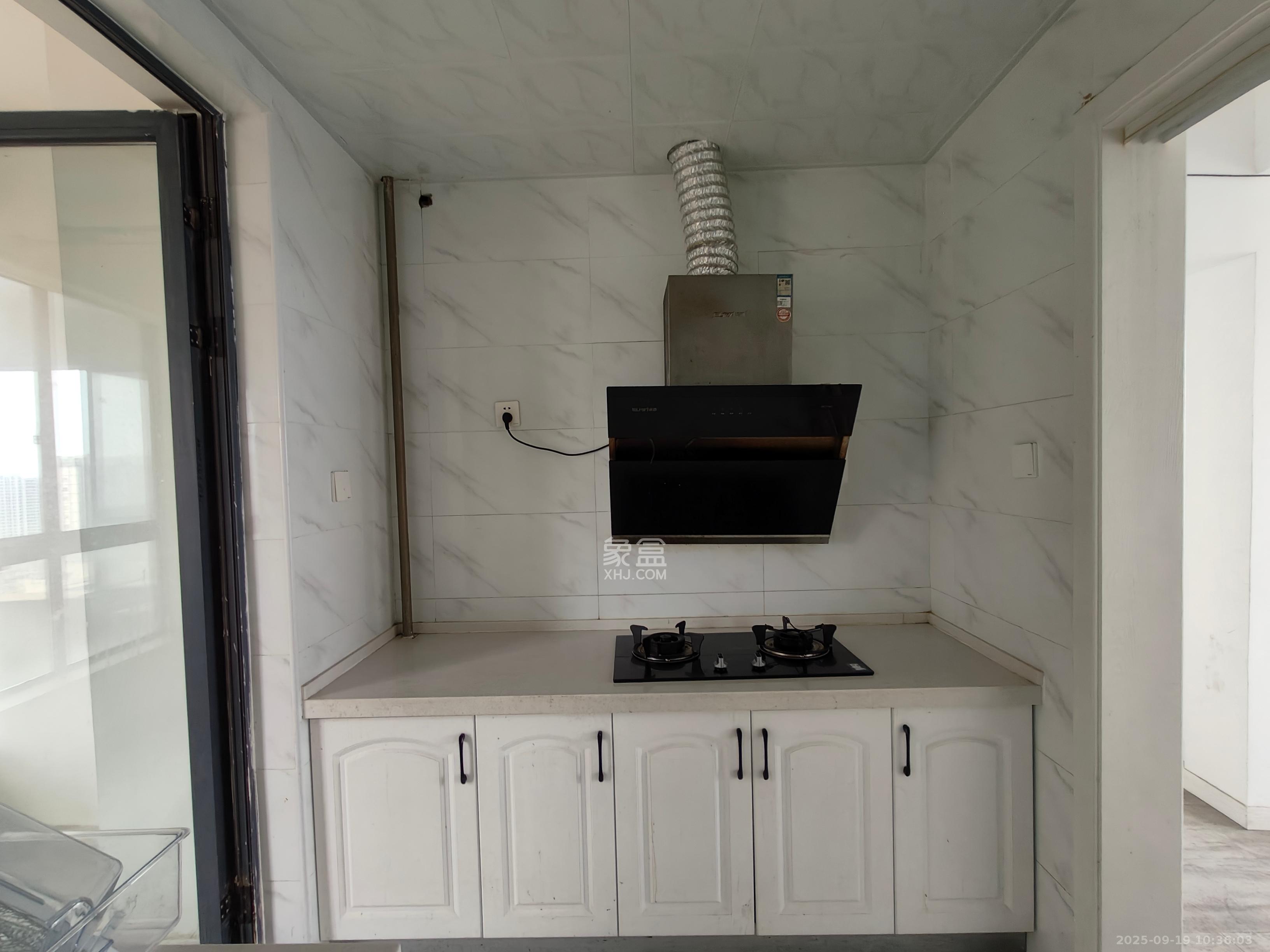 勤诚达新界 1室2厅1卫 2400.0元/月 勤诚达新界 1室2厅1卫 2400.0元/月室内图