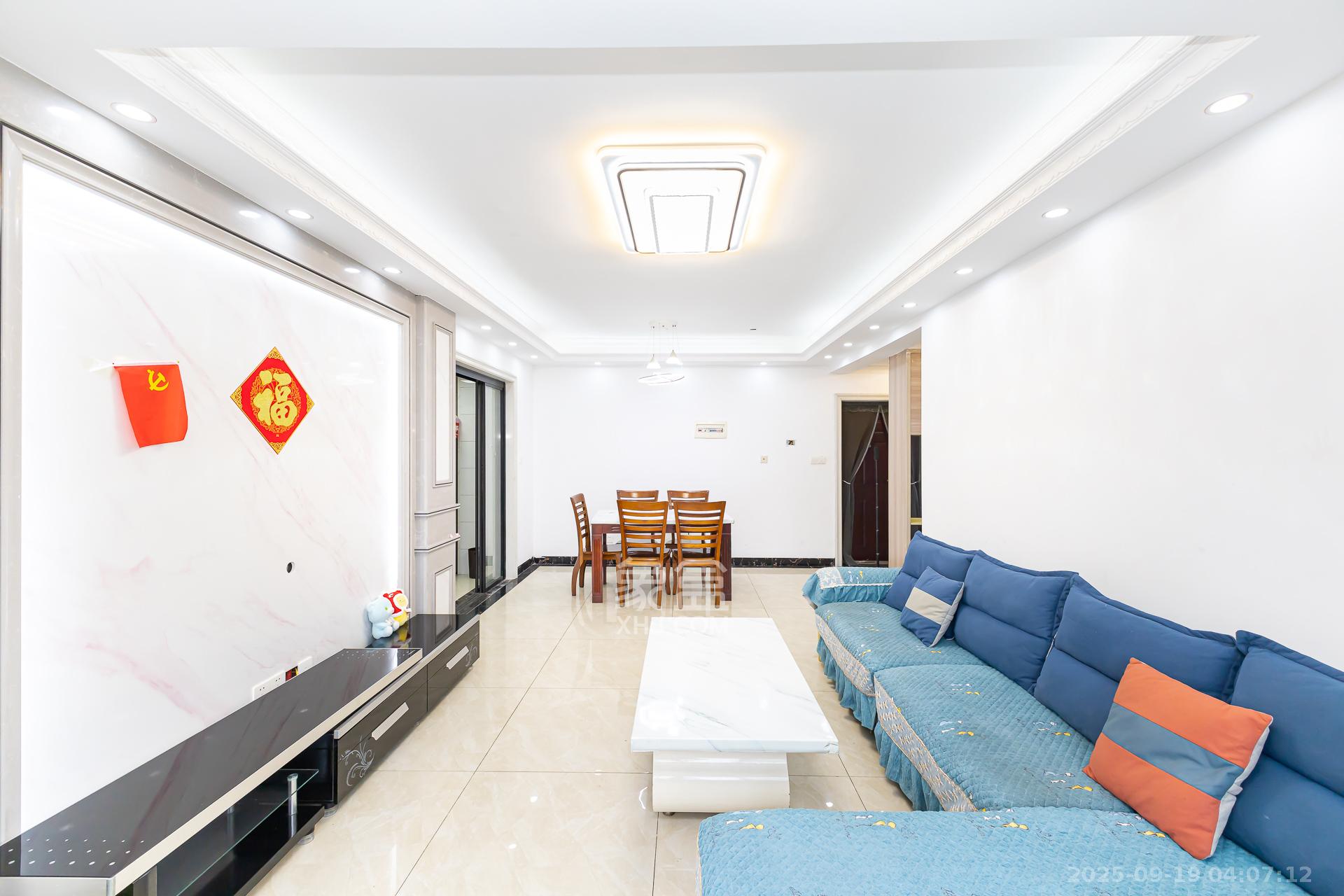 明发国际城  3室2厅1卫    79.8万客厅