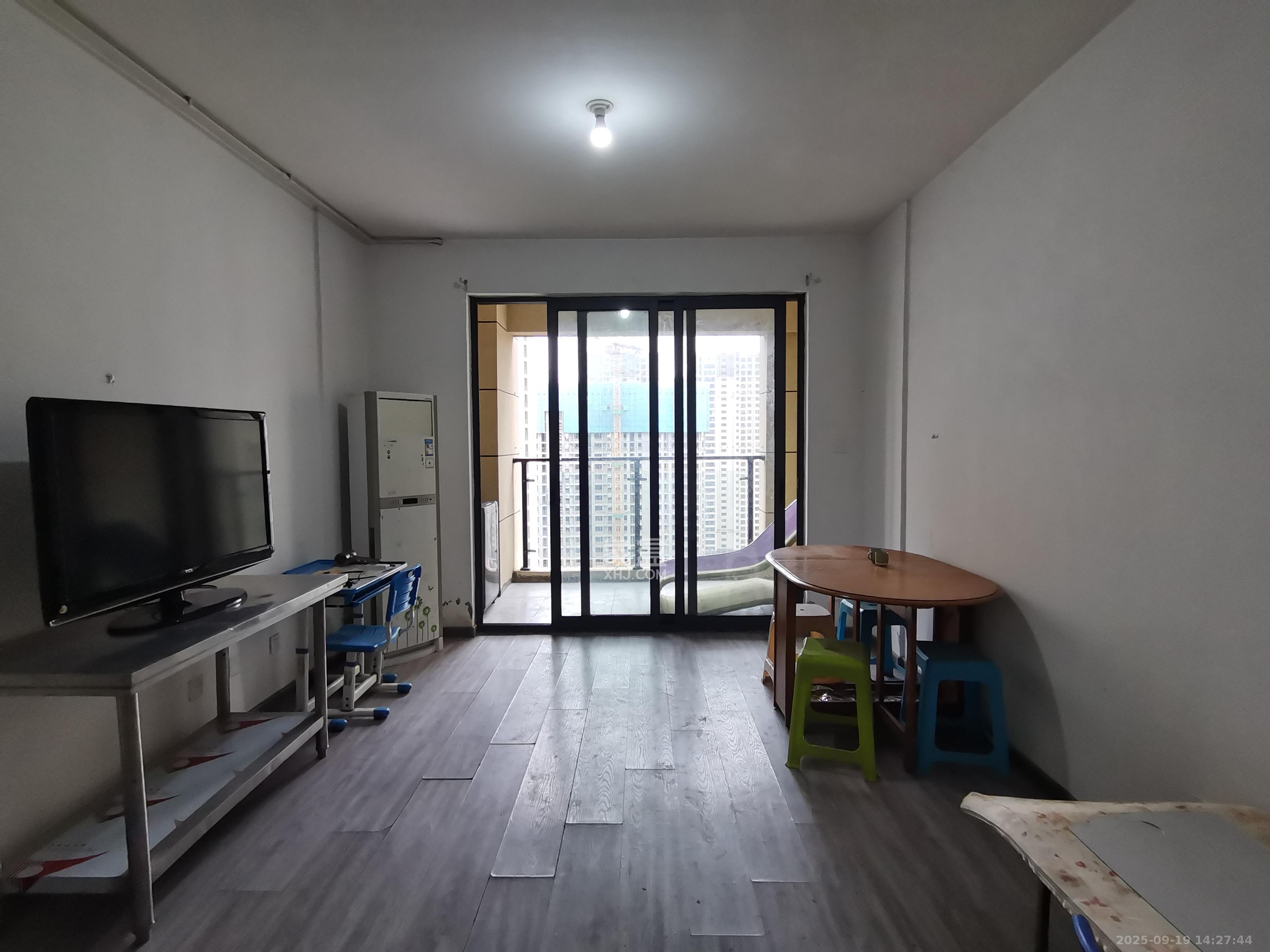 明发阅江悦府  3室2厅1卫    1700.0元/月 明发阅江悦府  3室2厅1卫    1700.0元/月