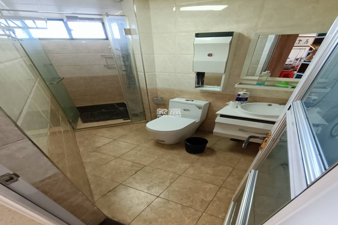 瀛寰名仕苑 3室2厅2卫 3500.0元/月 瀛寰名仕苑 3室2厅2卫 3500.0元/月室内图