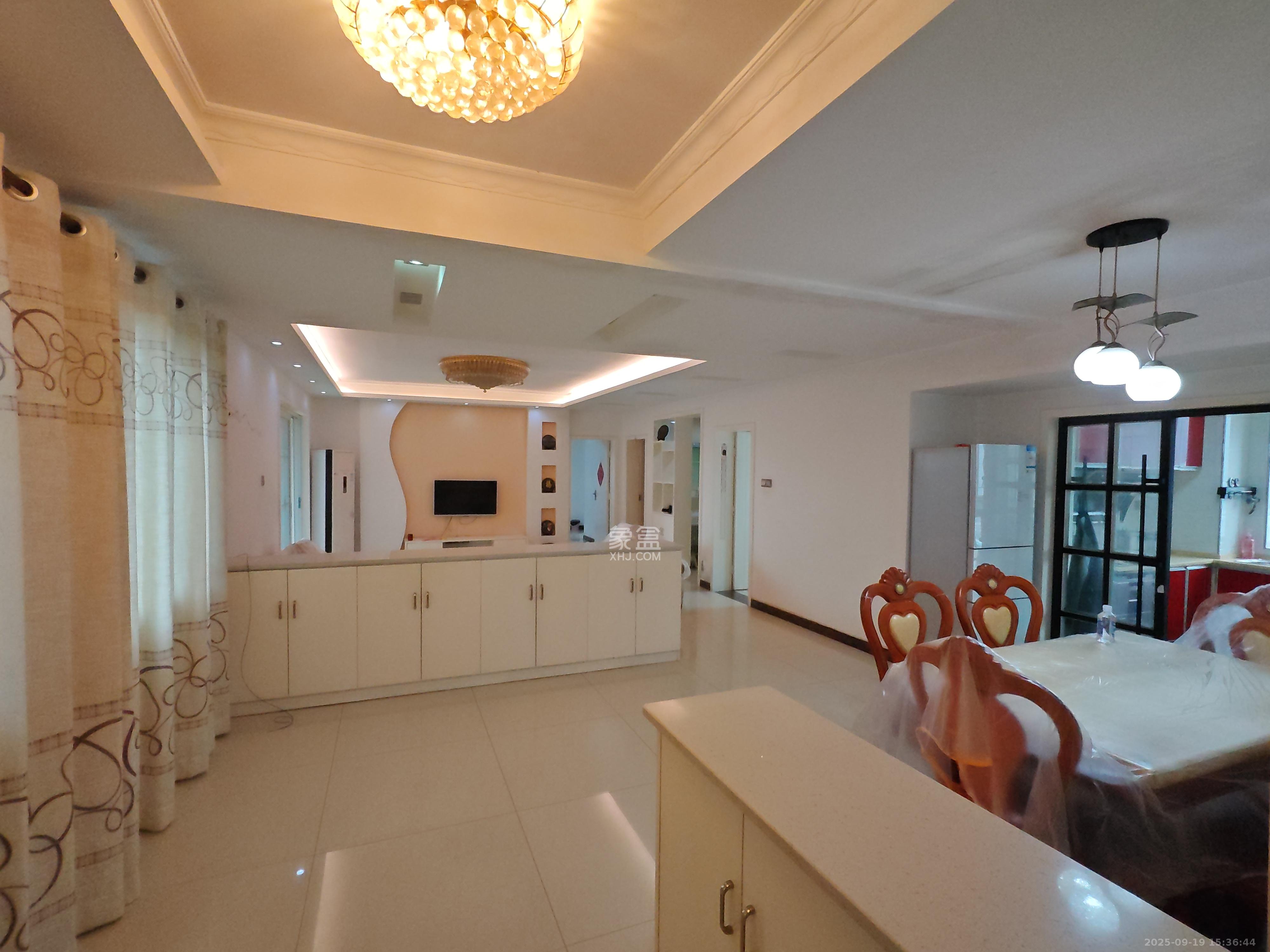 锑都家园  3室2厅2卫    2000.0元/月 锑都家园  3室2厅2卫    2000.0元/月