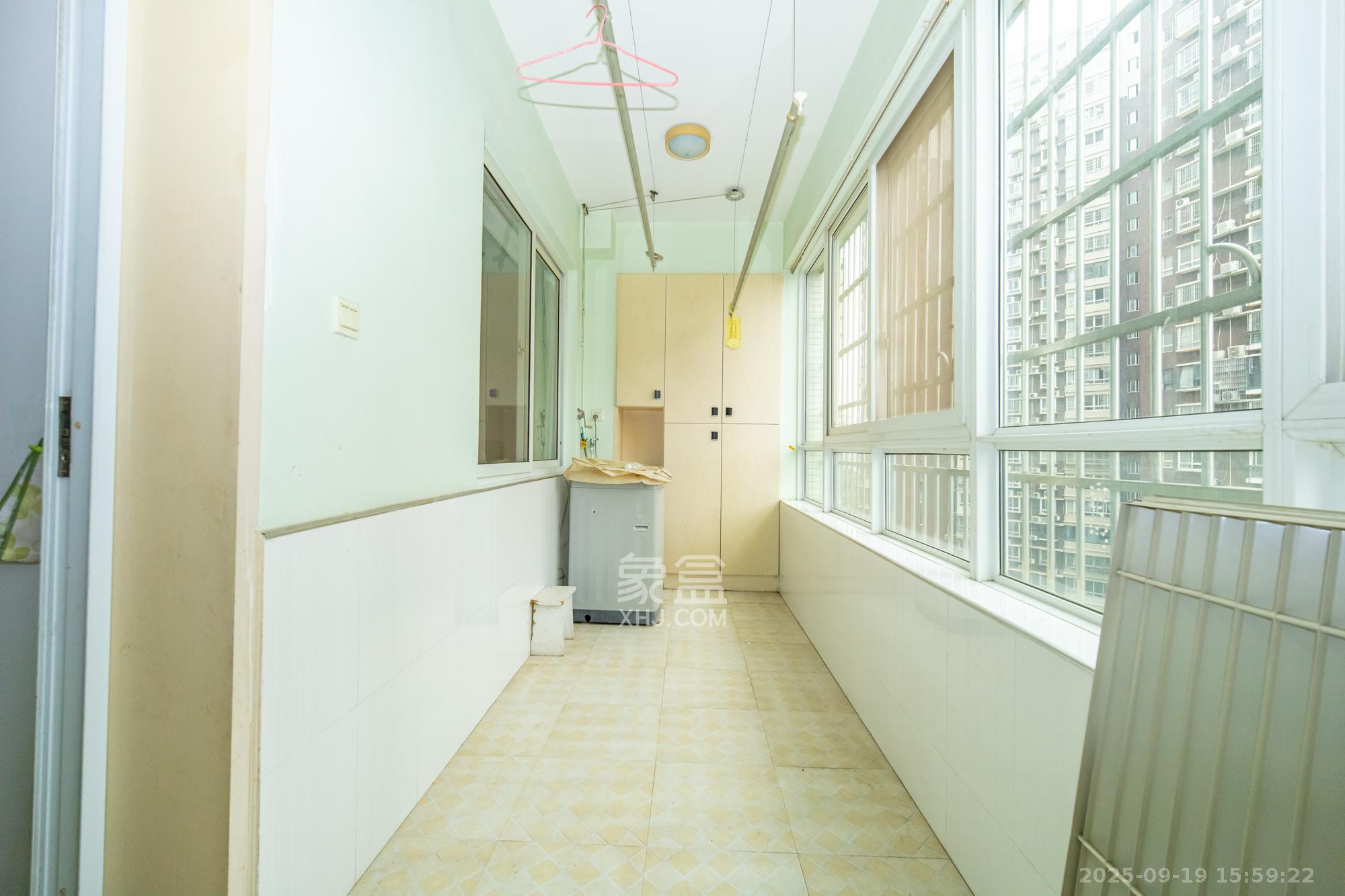 楚天馨苑 3室2厅2卫 68.8万 楚天馨苑 3室2厅2卫 68.8万阳台