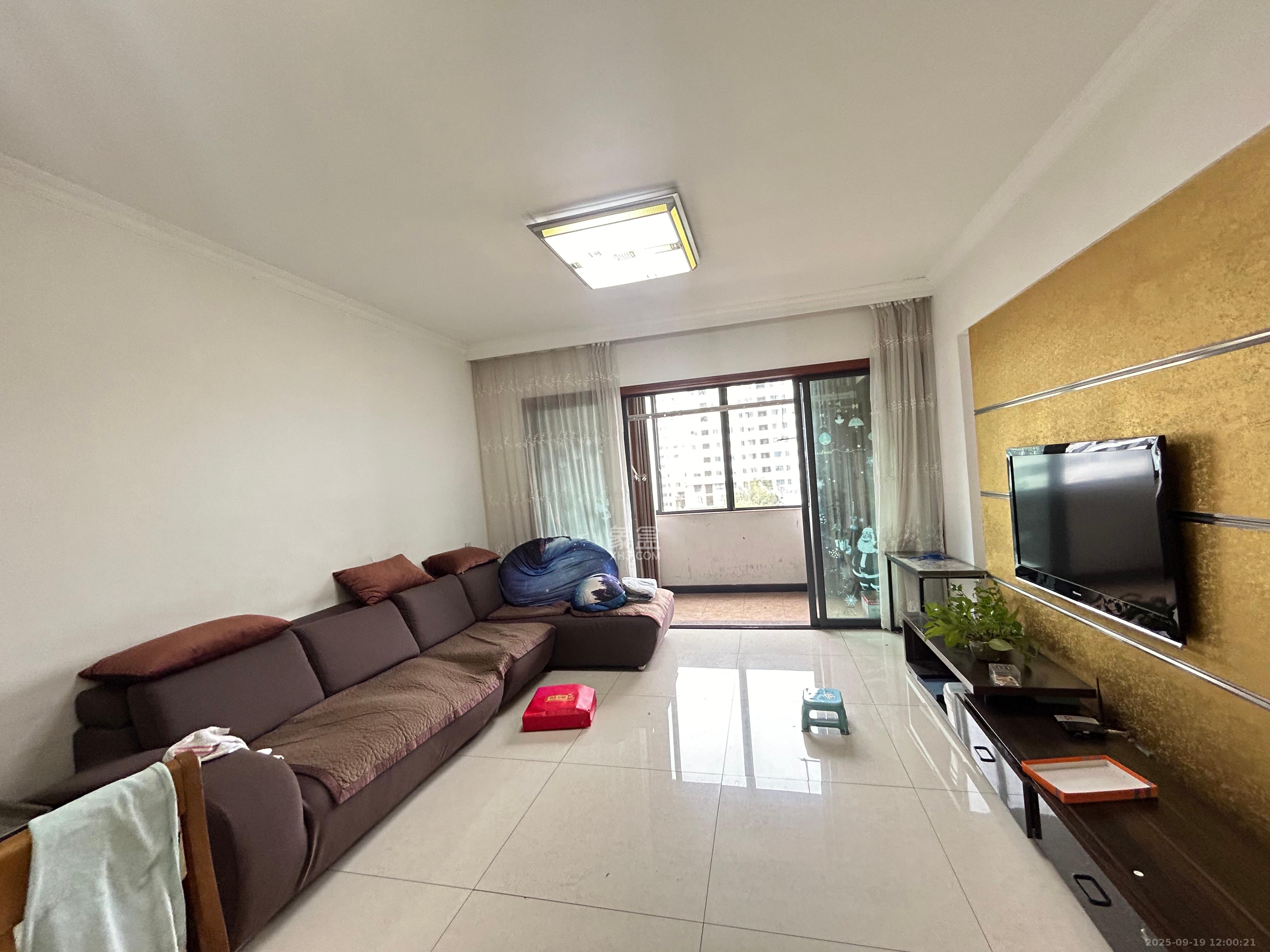 阳光100一期、四五期 3室2厅1卫 2200.0元/月 阳光100一期、四五期 3室2厅1卫 2200.0元/月室内图