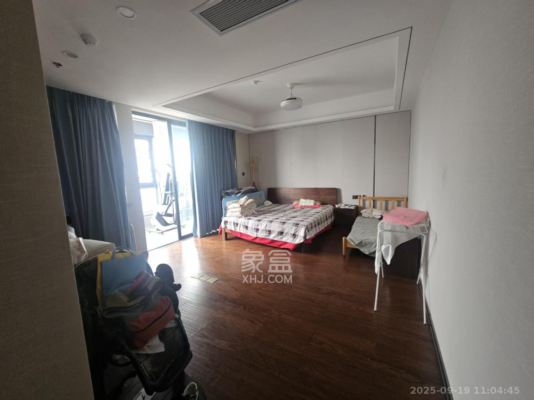 旭辉都会山  4室2厅3卫    10000.0元/月户型图