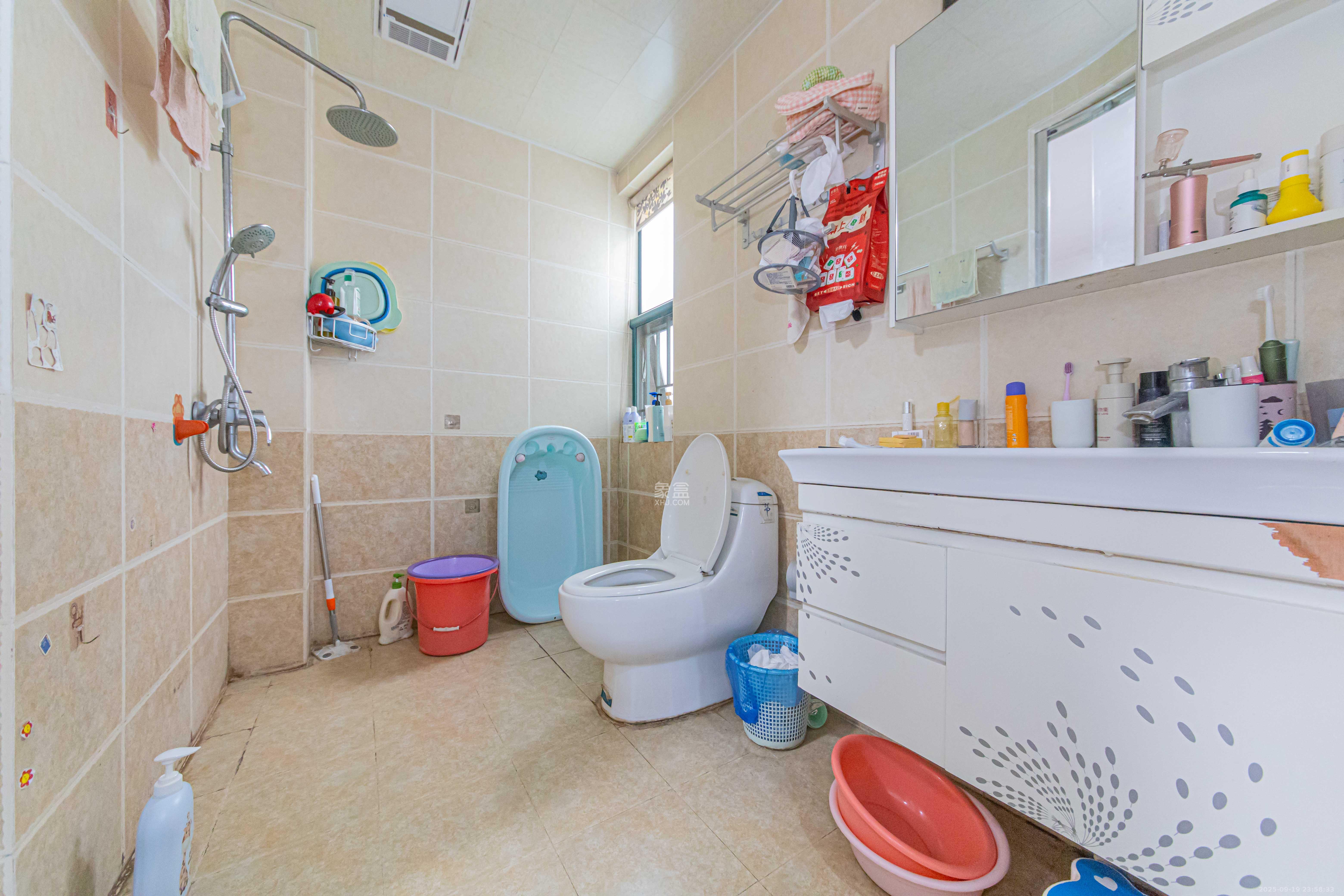 华电湘苑  3室2厅2卫    125.0万卫生间