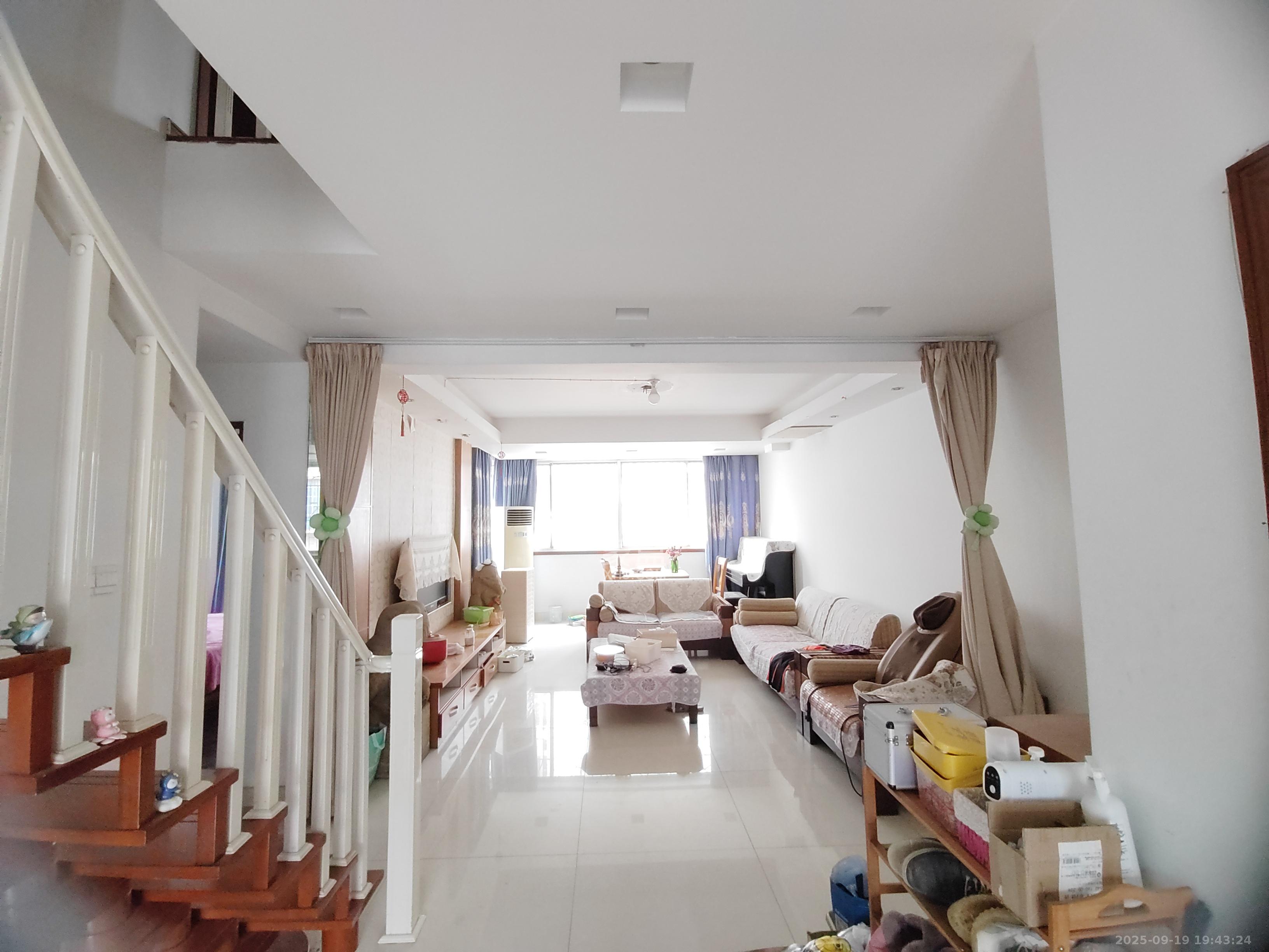 新雅园 3室2厅2卫 2000.0元/月 新雅园 3室2厅2卫 2000.0元/月室内图