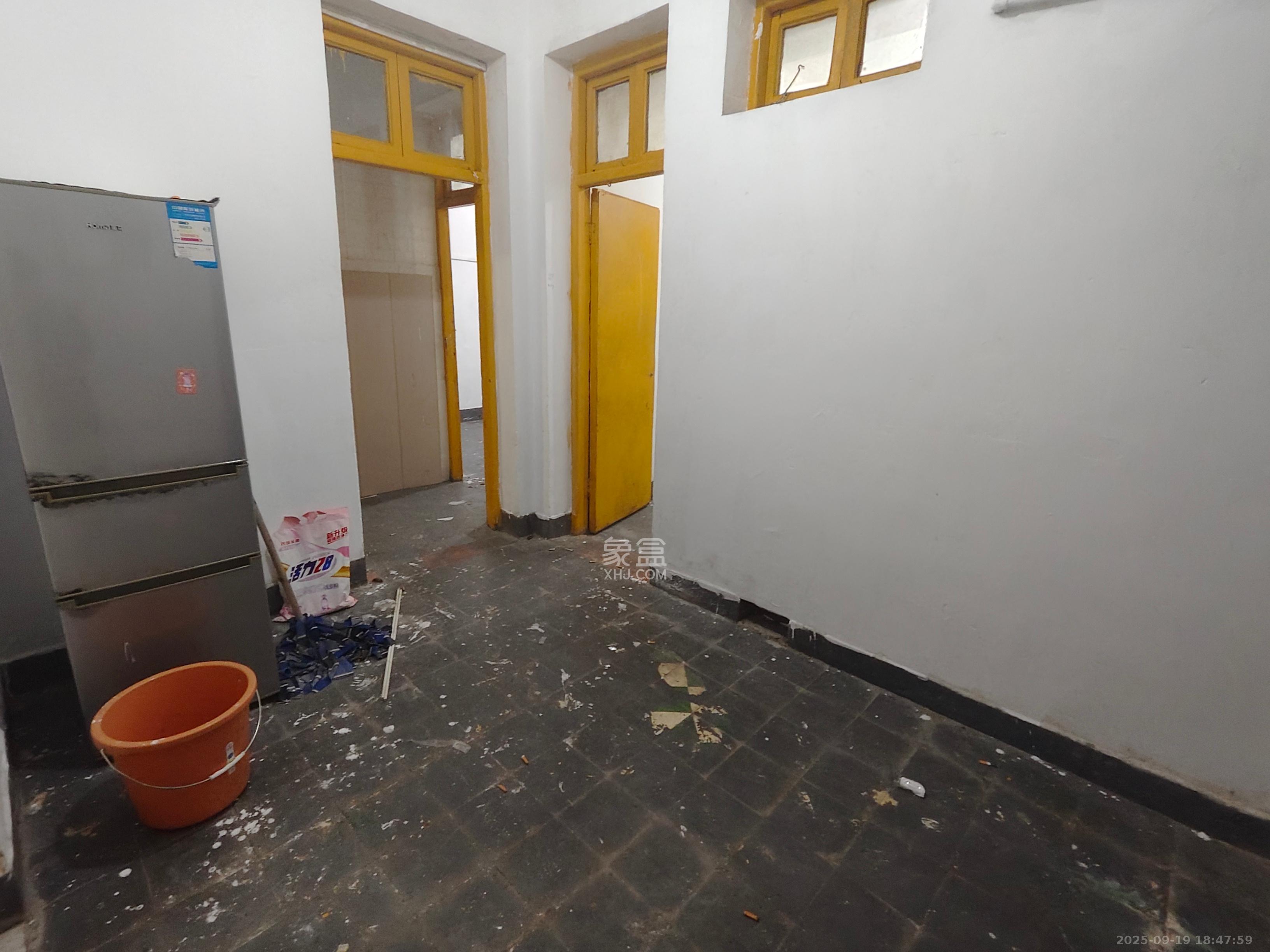 西牌楼社区  3室1厅1卫    2600.0元/月室内图