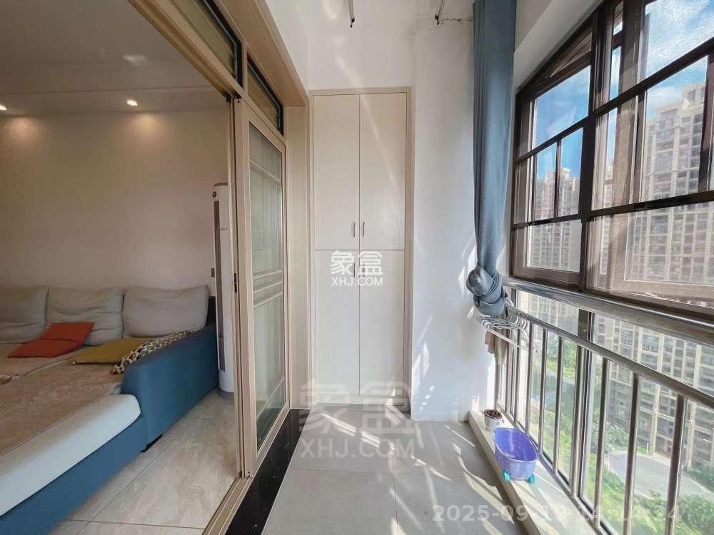 奥园广场  3室2厅2卫    2300.0元/月 奥园广场  3室2厅2卫    2300.0元/月室内图