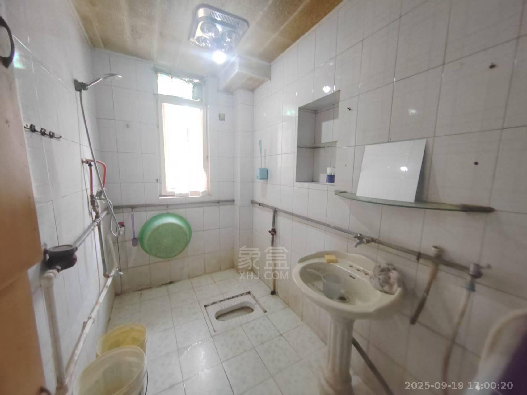 铁路小区 2室1厅1卫 900.0元/月 铁路小区 2室1厅1卫 900.0元/月室内图