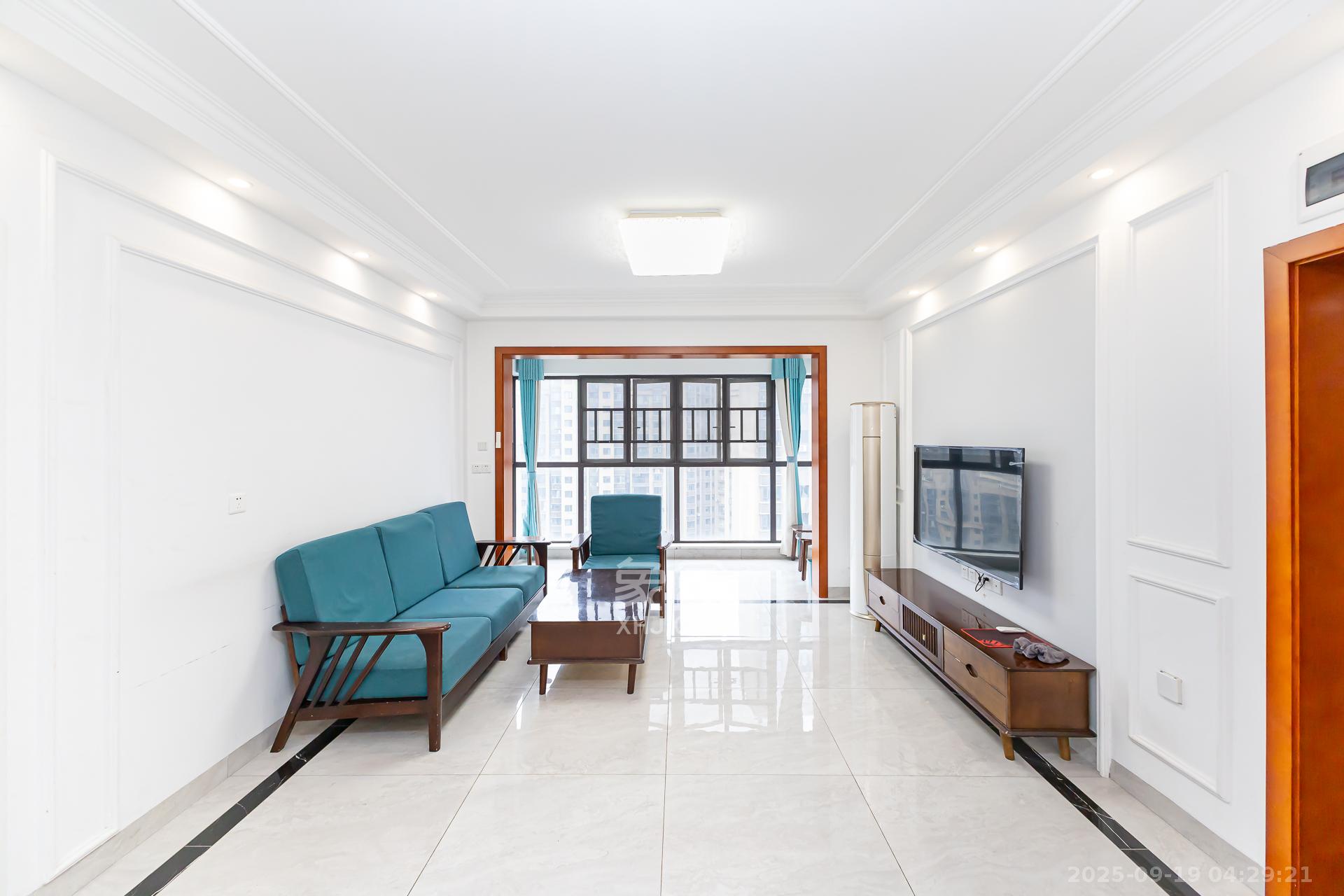 勤诚达境界城 3室2厅2卫 89.0万 勤诚达境界城 3室2厅2卫 89.0万客厅