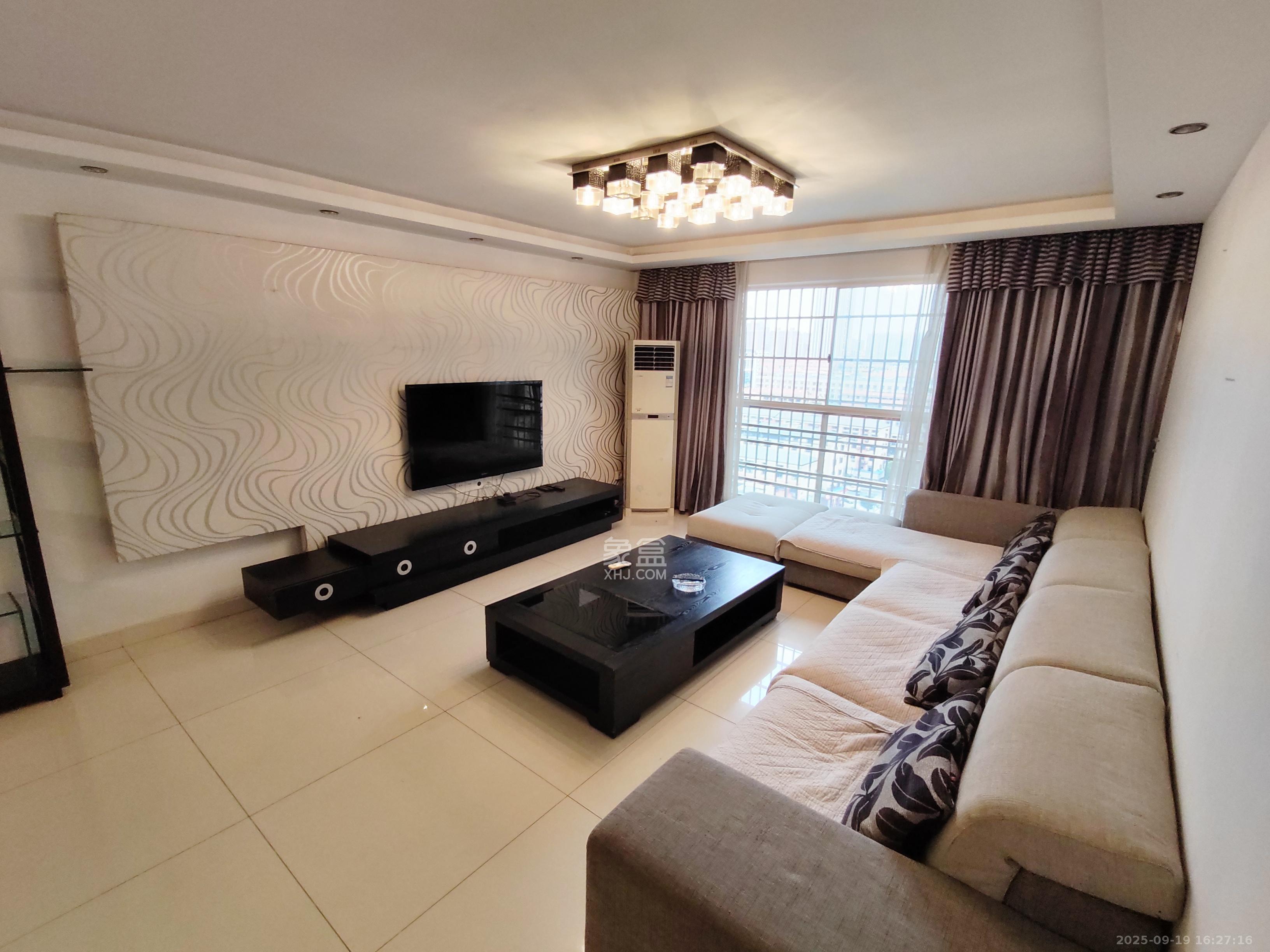 晶华美地  5室2厅2卫    2100.0元/月 晶华美地  5室2厅2卫    2100.0元/月