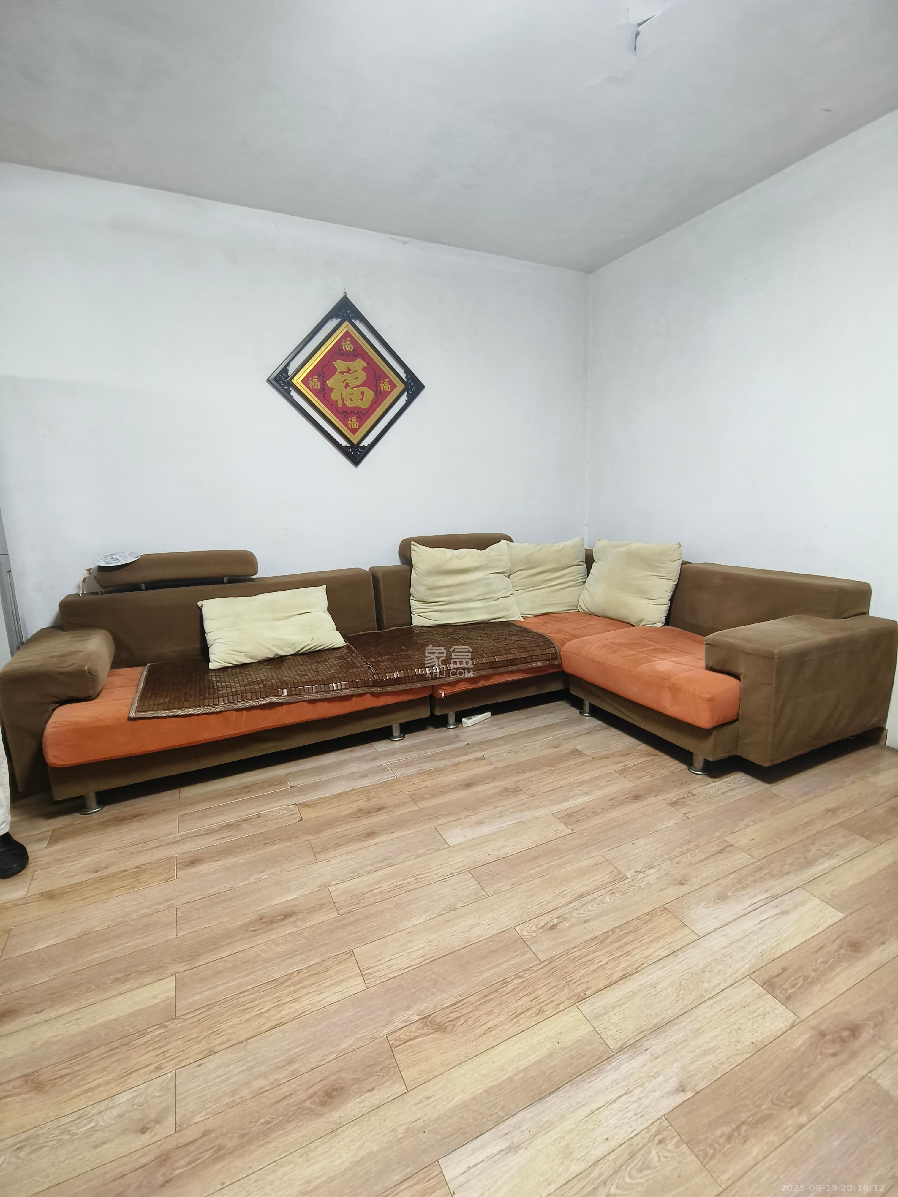 金帆小区  2室2厅1卫    1600.0元/月 金帆小区  2室2厅1卫    1600.0元/月