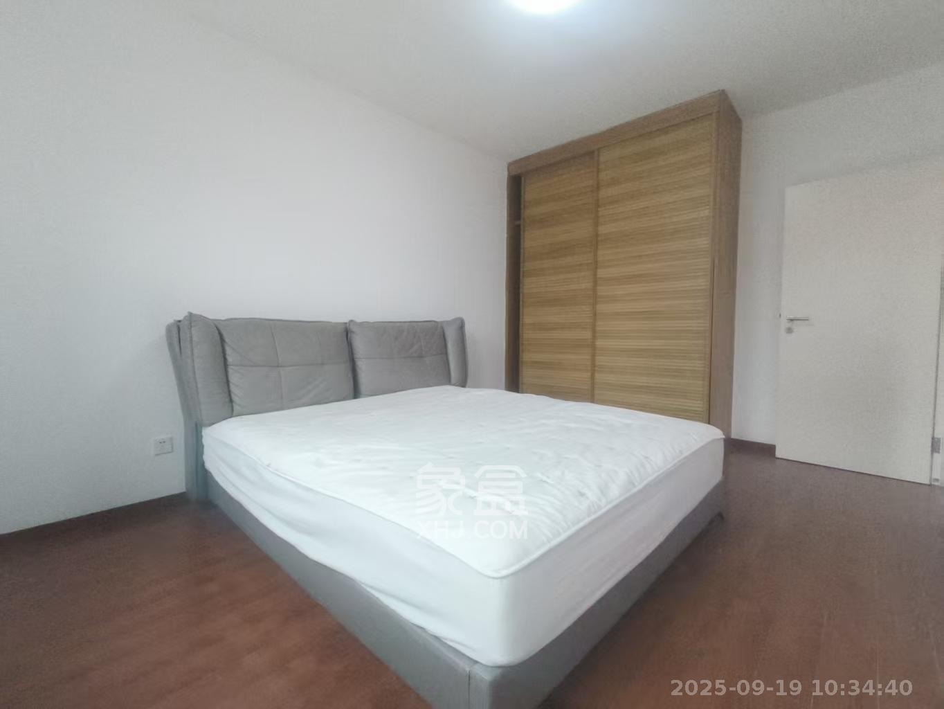 万国城(当代满庭春MOMA)一期 3室2厅2卫 2800.0元/月 万国城(当代满庭春MOMA)一期 3室2厅2卫 2800.0元/月室内图