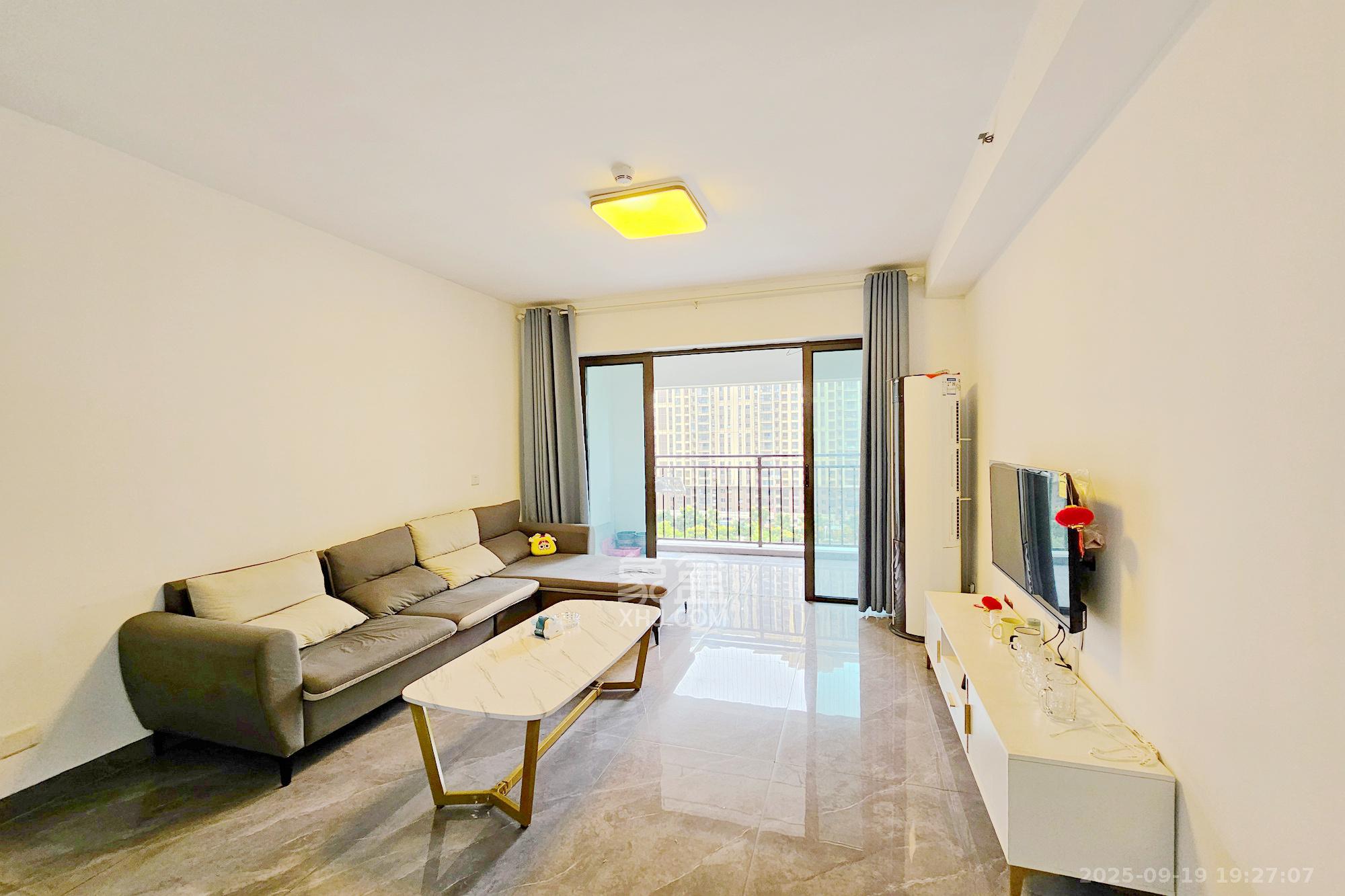 阳光城尚东湾凌云府 3室2厅2卫 115.8万 阳光城尚东湾凌云府 3室2厅2卫 115.8万客厅