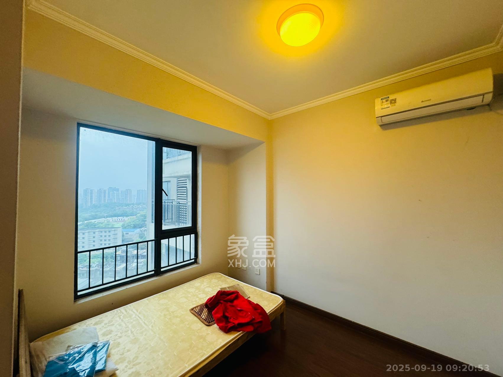 万科金域华府三四期  3室2厅1卫    2400.0元/月室内图