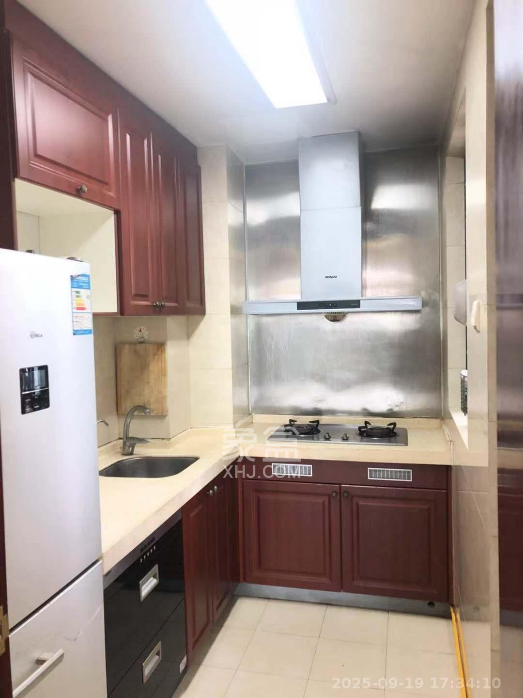 恒大雅苑 3室2厅1卫 2600.0元/月 恒大雅苑 3室2厅1卫 2600.0元/月室内图