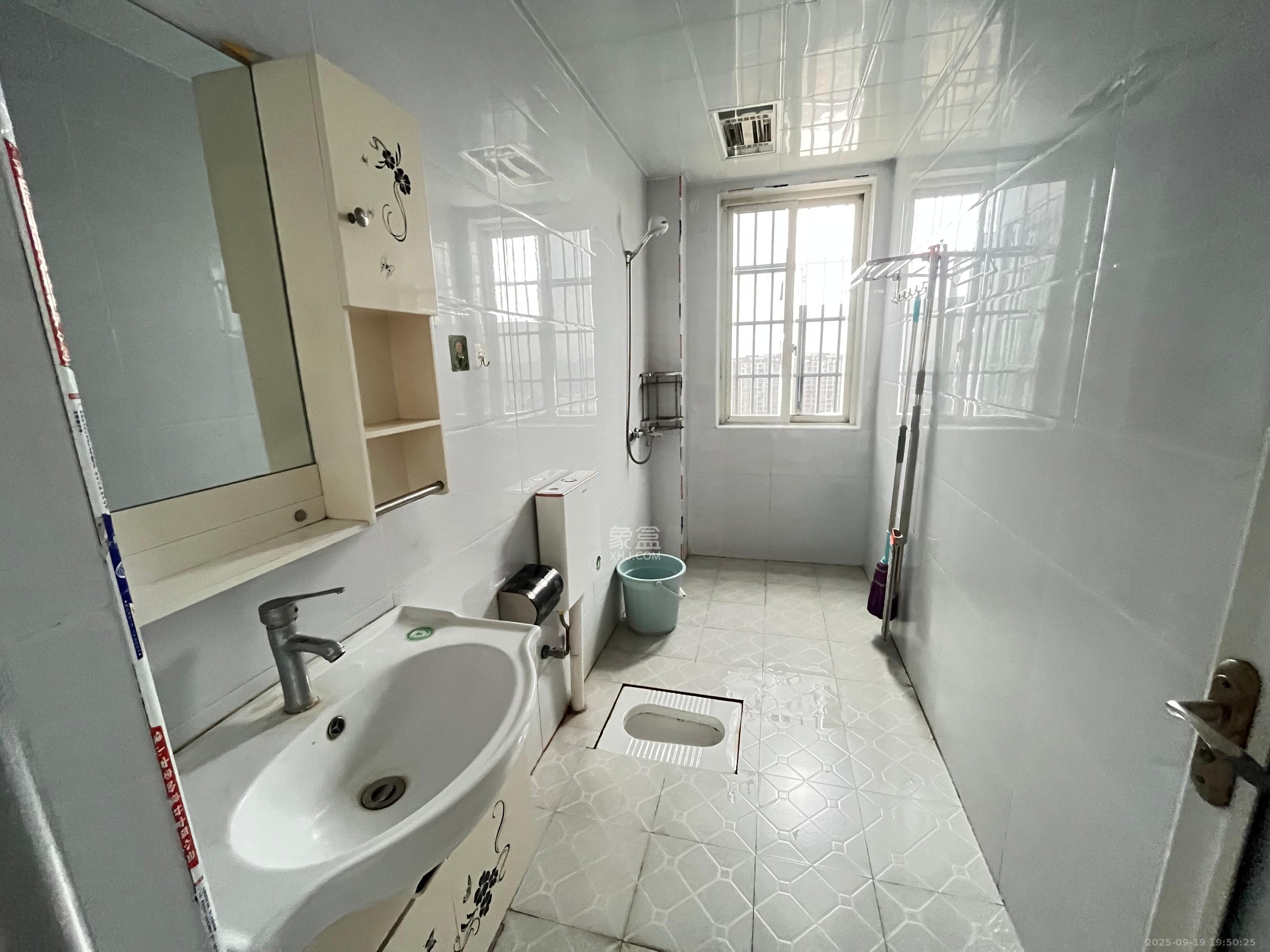 中悦领秀金都 3室2厅2卫 1600.0元/月 中悦领秀金都 3室2厅2卫 1600.0元/月室内图