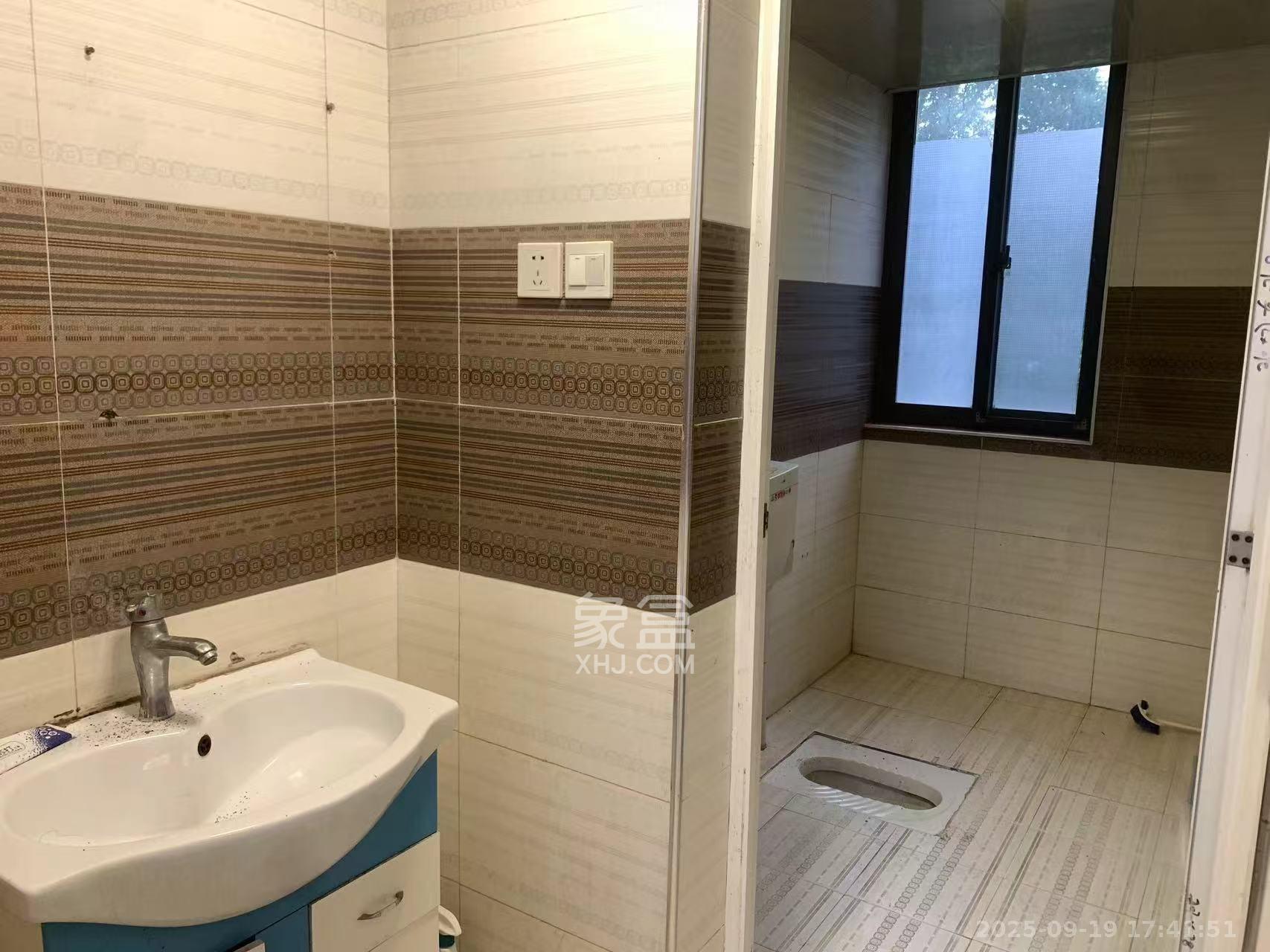 山水嘉园 4室2厅1卫 2000.0元/月 山水嘉园 4室2厅1卫 2000.0元/月室内图