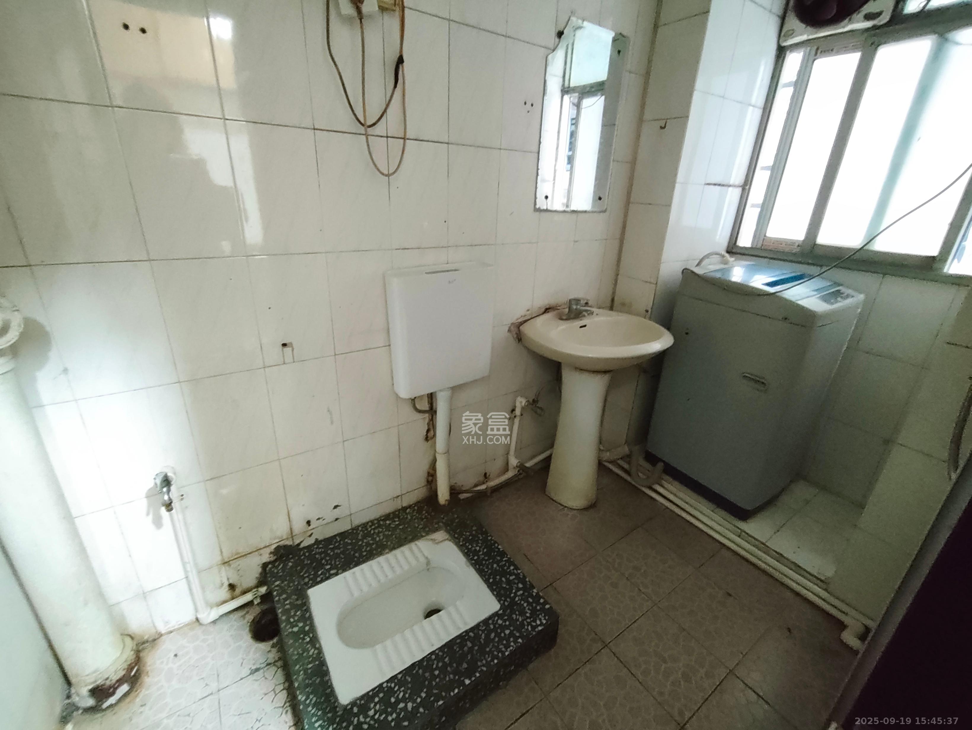 坡子街综合楼  3室1厅1卫    2800.0元/月室内图