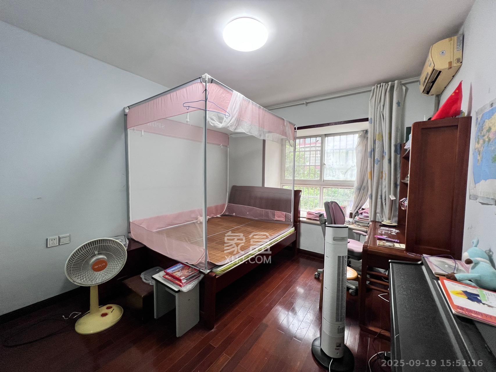 学府华庭  4室2厅2卫    2500.0元/月室内图