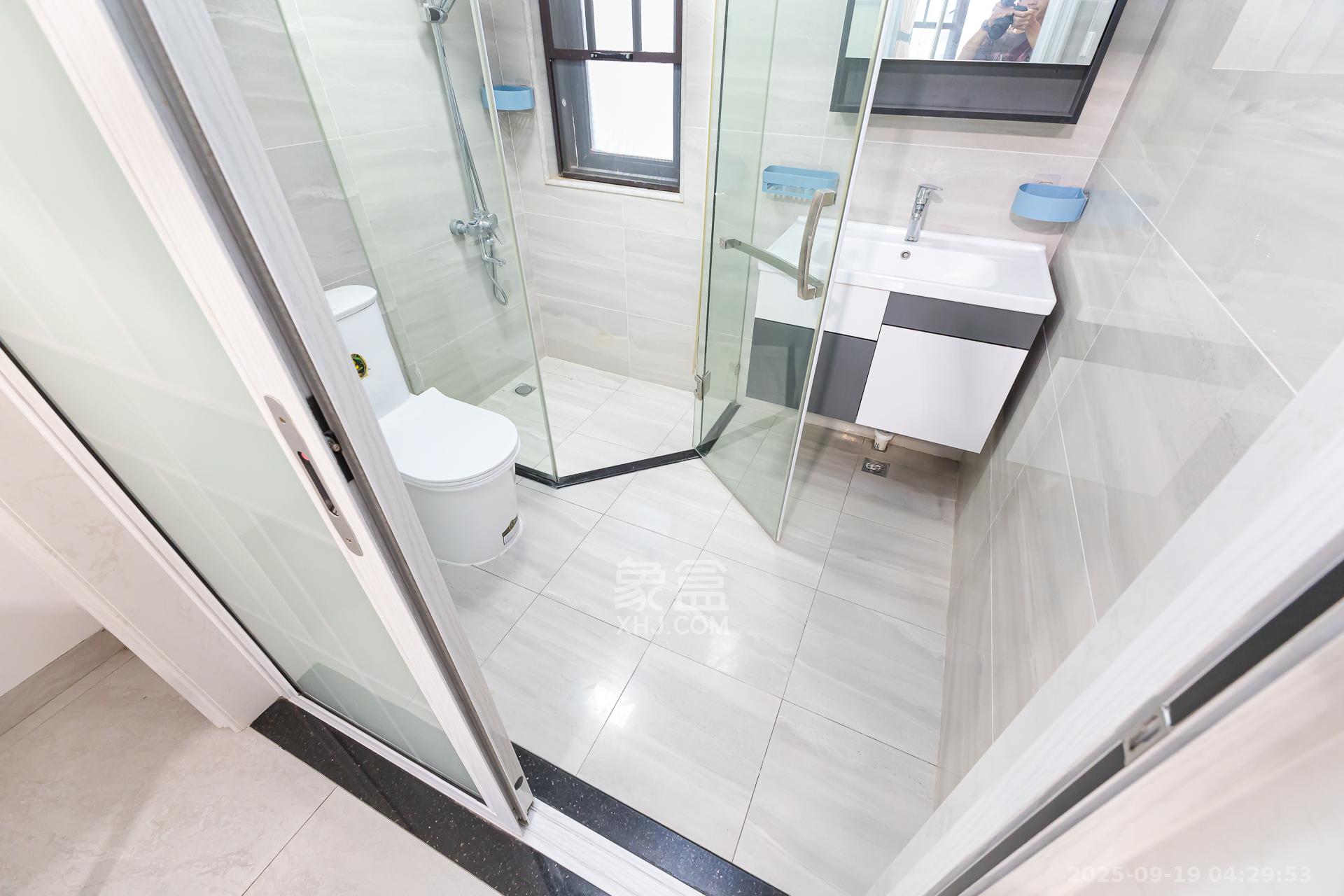 勤诚达境界城 3室2厅2卫 89.0万 勤诚达境界城 3室2厅2卫 89.0万卫生间