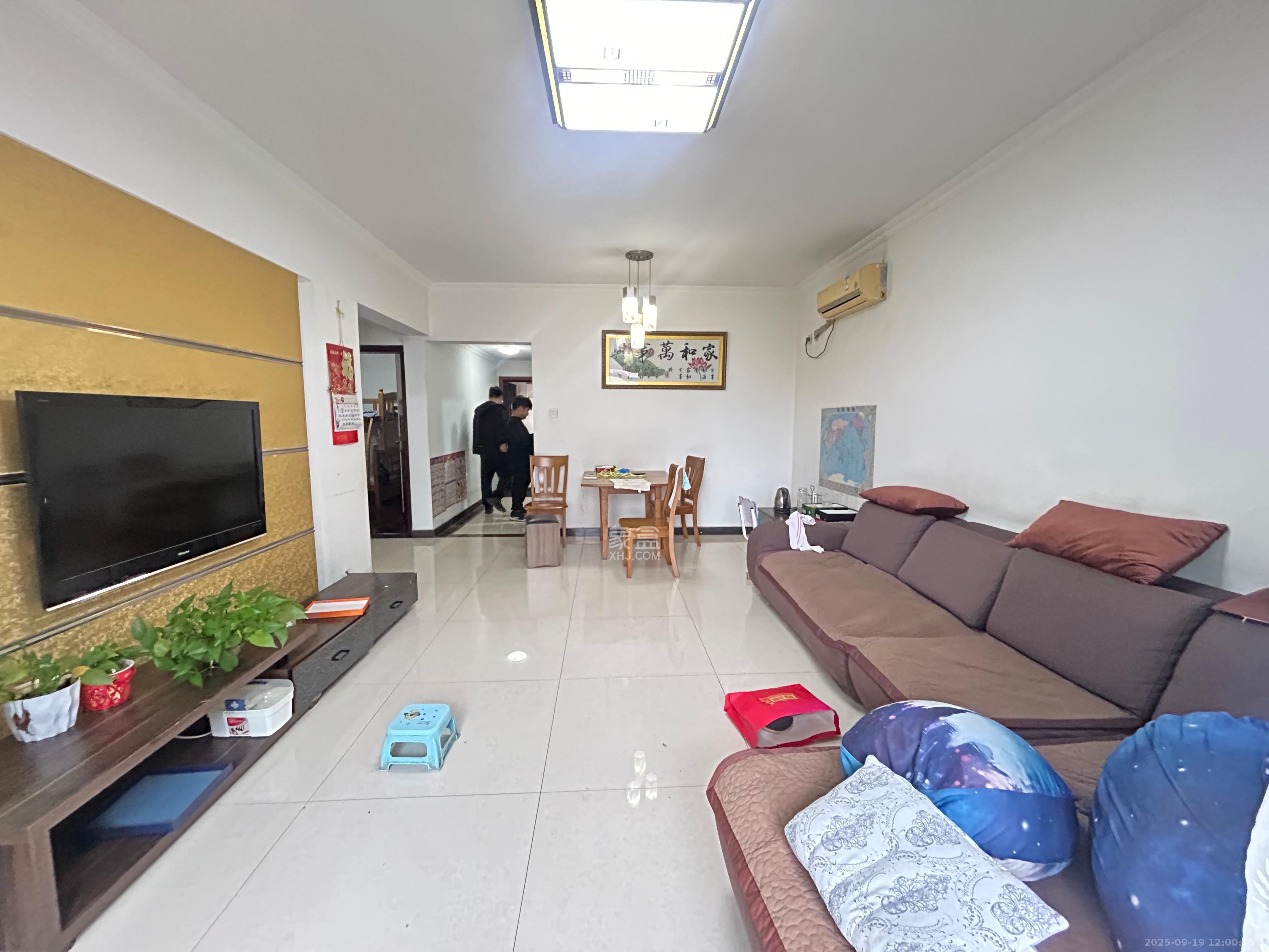 阳光100一期、四五期 3室2厅1卫 2200.0元/月 阳光100一期、四五期 3室2厅1卫 2200.0元/月室内图