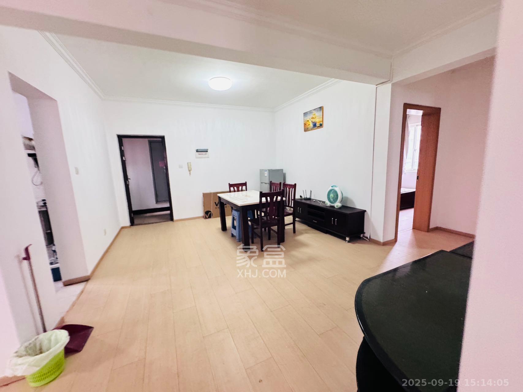 理工大学职工单位房青年汇  4室2厅1卫    2000.0元/月室内图