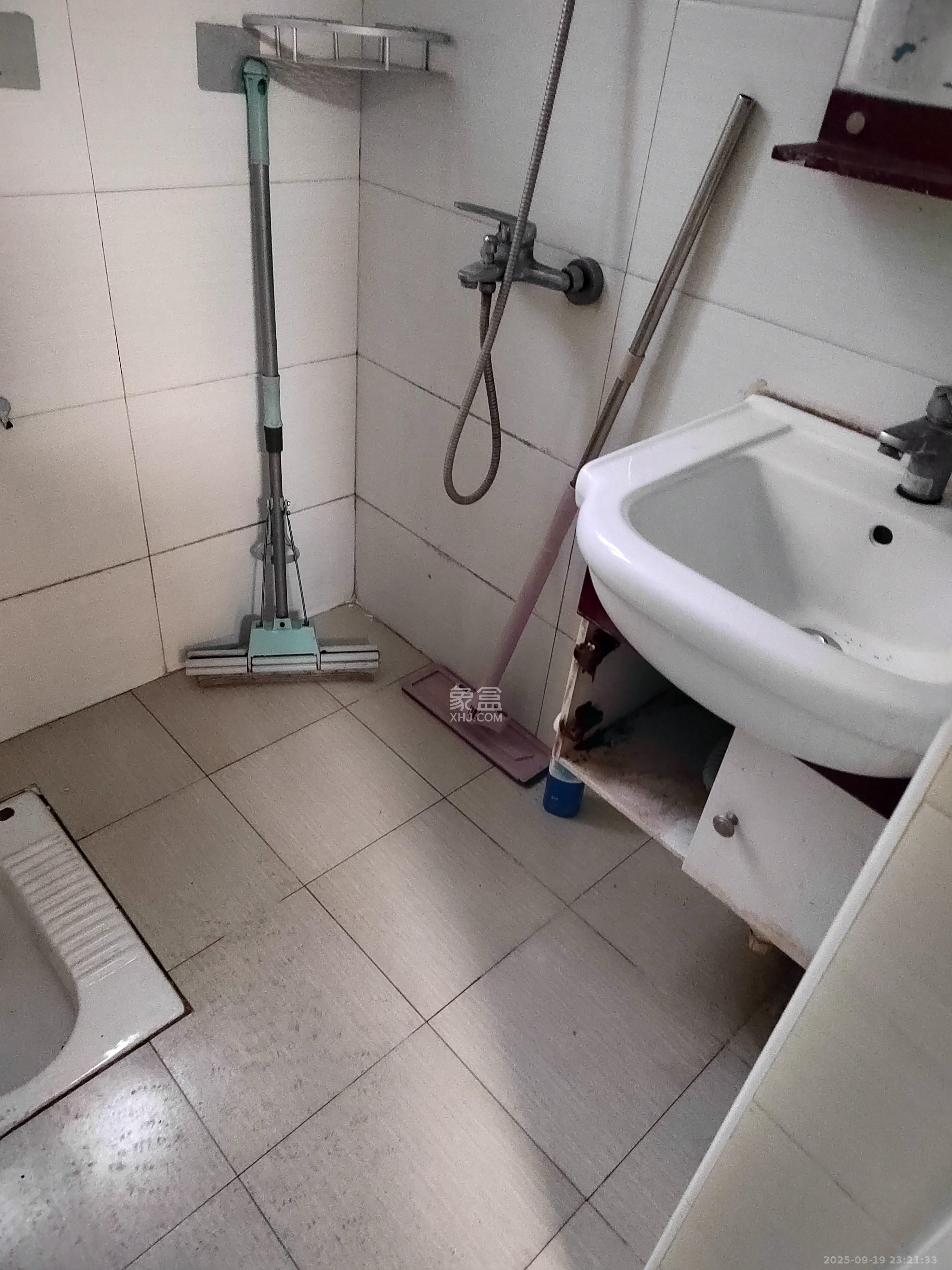 鄱阳小区  3室2厅1卫    1300.0元/月室内图