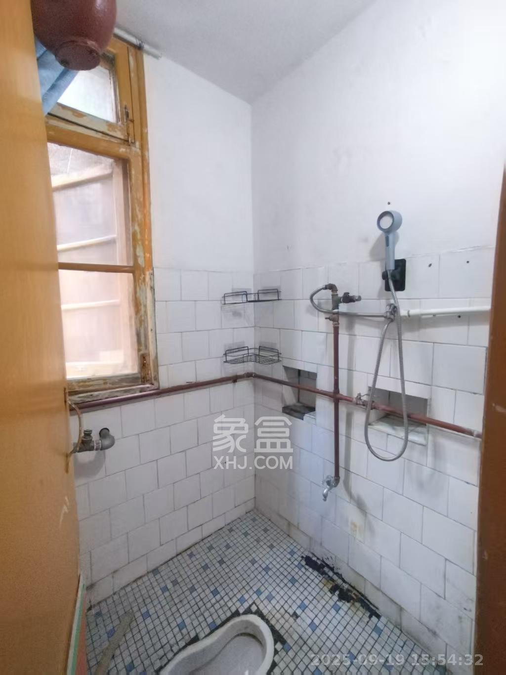 曙光路综合楼 2室1厅1卫 1600.0元/月 曙光路综合楼 2室1厅1卫 1600.0元/月室内图