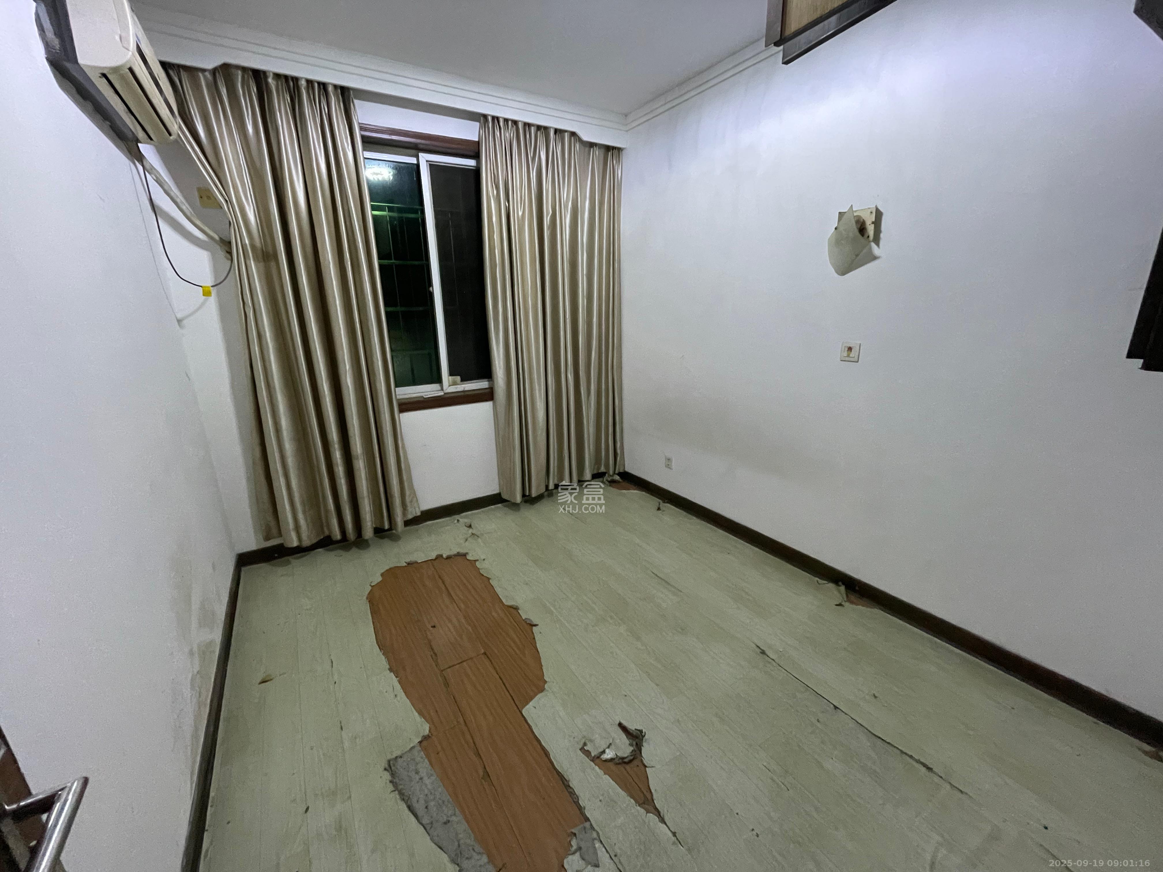 咸嘉新村嘉旺苑  4室2厅2卫    2000.0元/月室内图