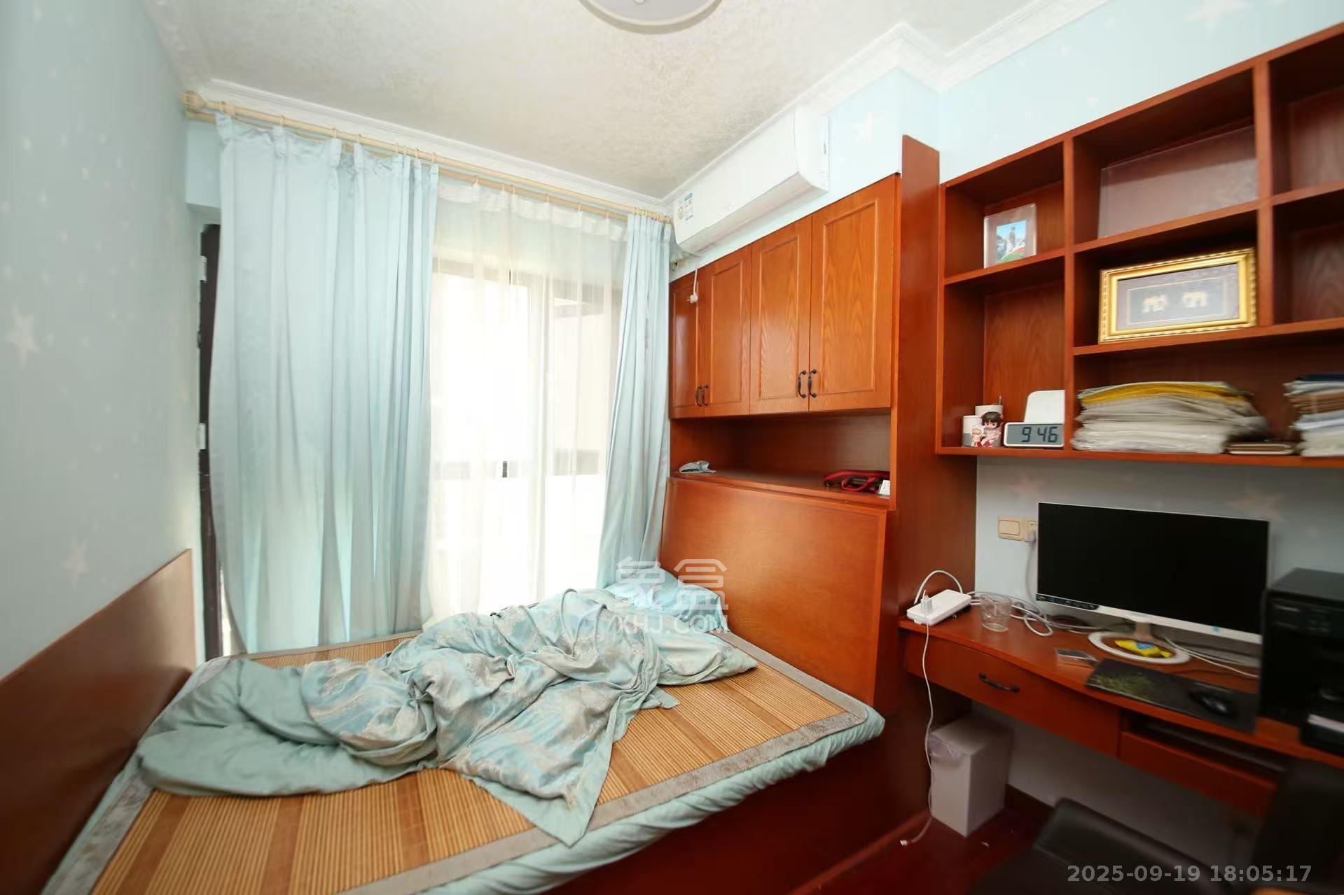 卓越蔚蓝城邦  3室2厅2卫    2600.0元/月室内图