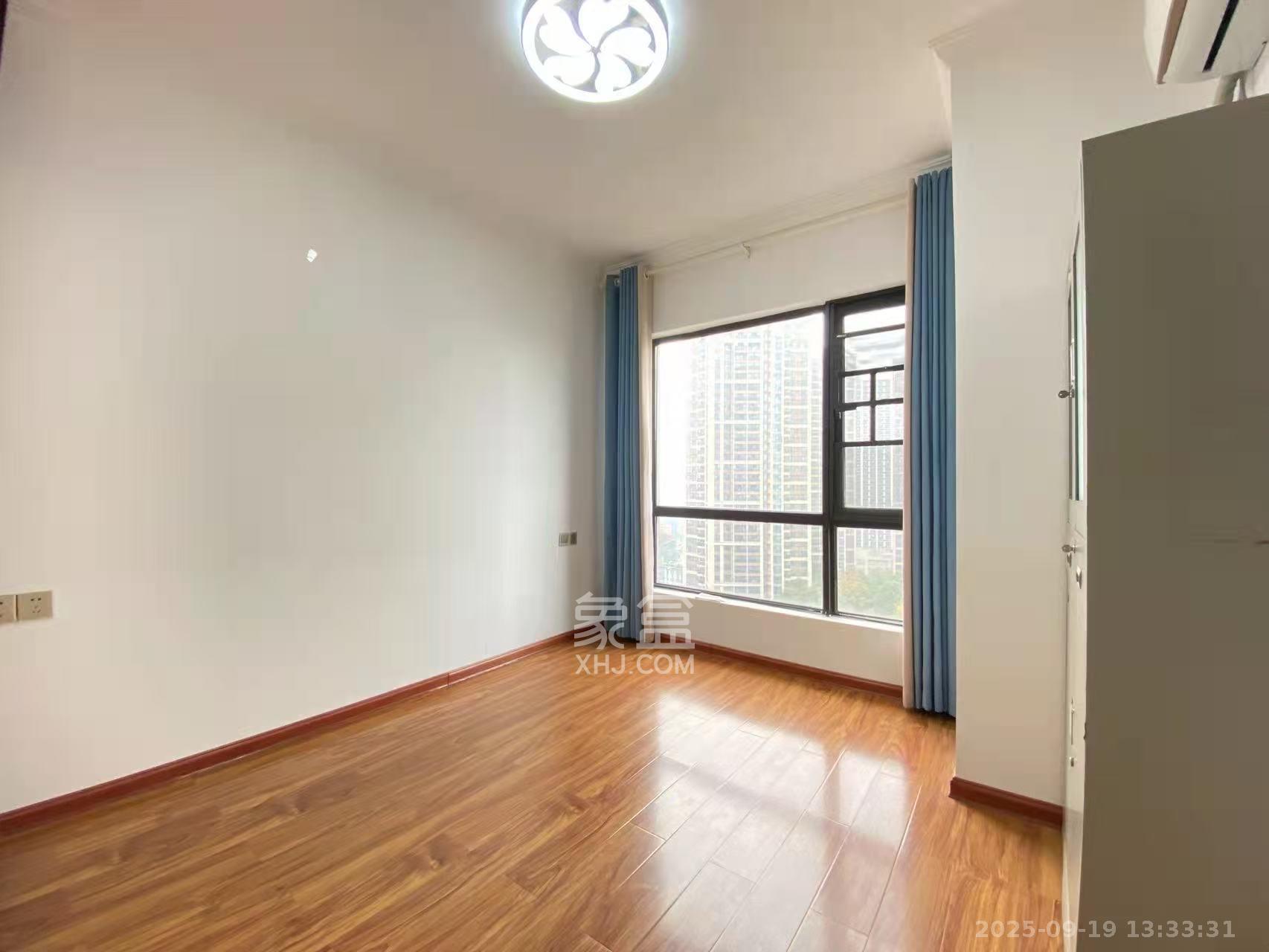 达美D6区  4室2厅2卫    4500.0元/月室内图